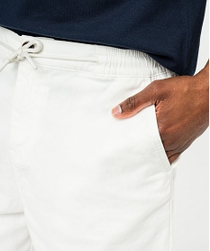 bermuda chino en coton stretch et taille elastiquee homme blancE865901_2