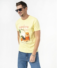 tee-shirt manches courtes a motif estival homme jauneE870701_1