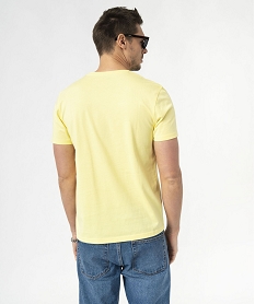 tee-shirt manches courtes a motif estival homme jauneE870701_3