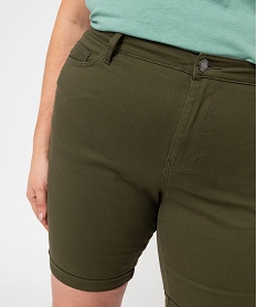 bermuda a revers en coton stretch femme grande taille kaki standard shortsE889801_2