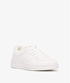 baskets femme unies a lacets style retro avec dessus perfore blanc standard baskets et tennisF068501_2