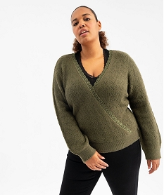 GEMO Pull en maille ajourée et encolure cache-cœur à dentelle femme grande taille Vert