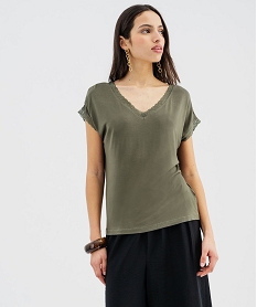 tee-shirt a manches courtes et col v en dentelle coupe loose femme kaki standard t-shirts manches courtesG480501_2