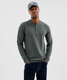 tee-shirt manches longues en coton pique avec col tunisien homme vert standard tee-shirtsJ147101_2