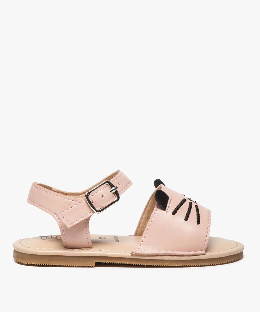 Nu pied sales bebe fille