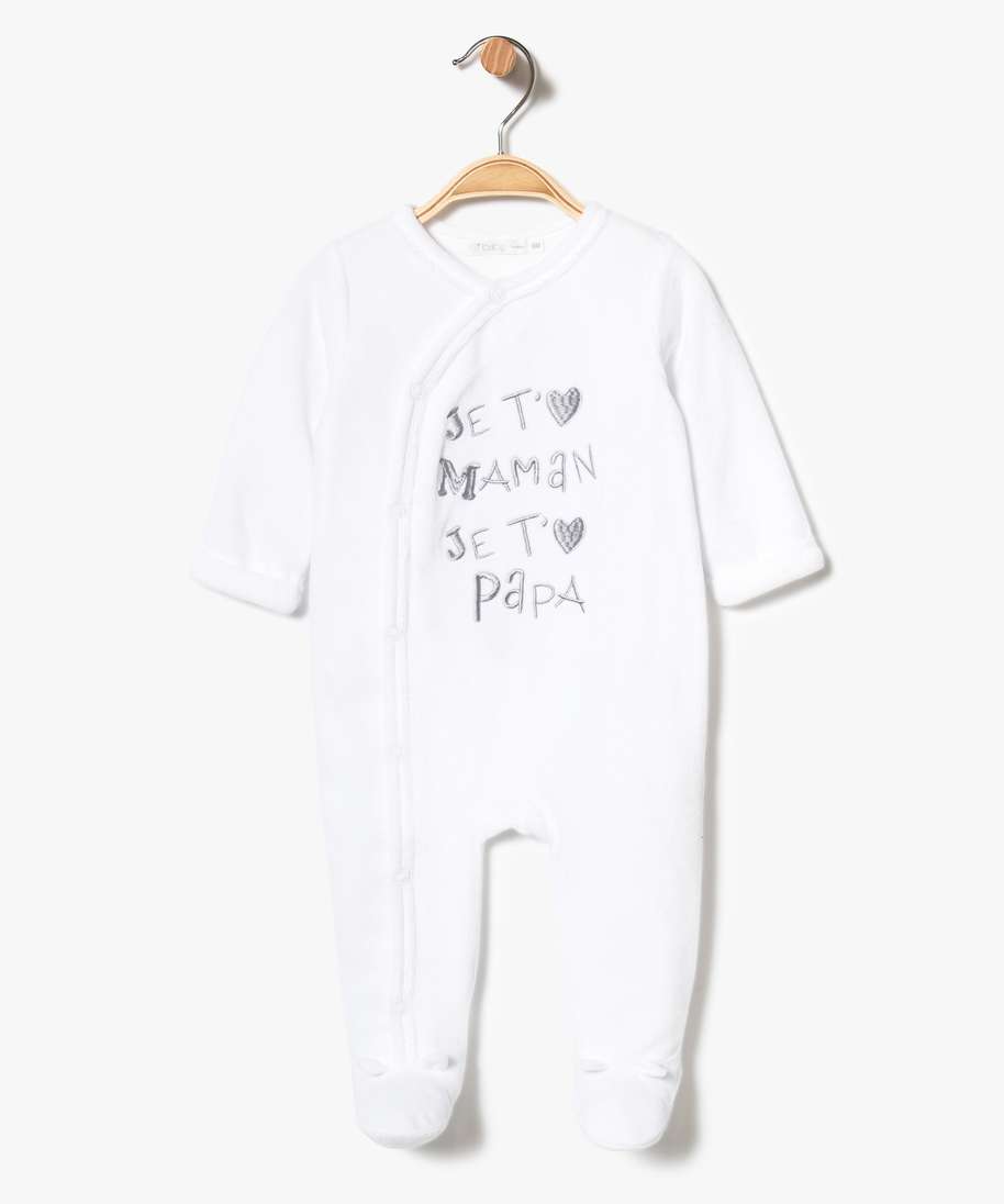 pyjama bebe avec inscriptions brodees ouvert sur lavant blanc pyjamas ouverture devant bebe GEMO