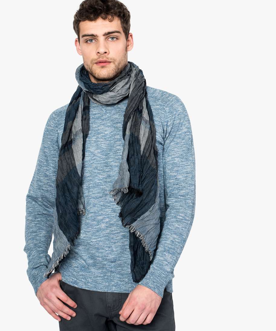 foulard homme a carreaux et franges bleu foulard echarpes et gants