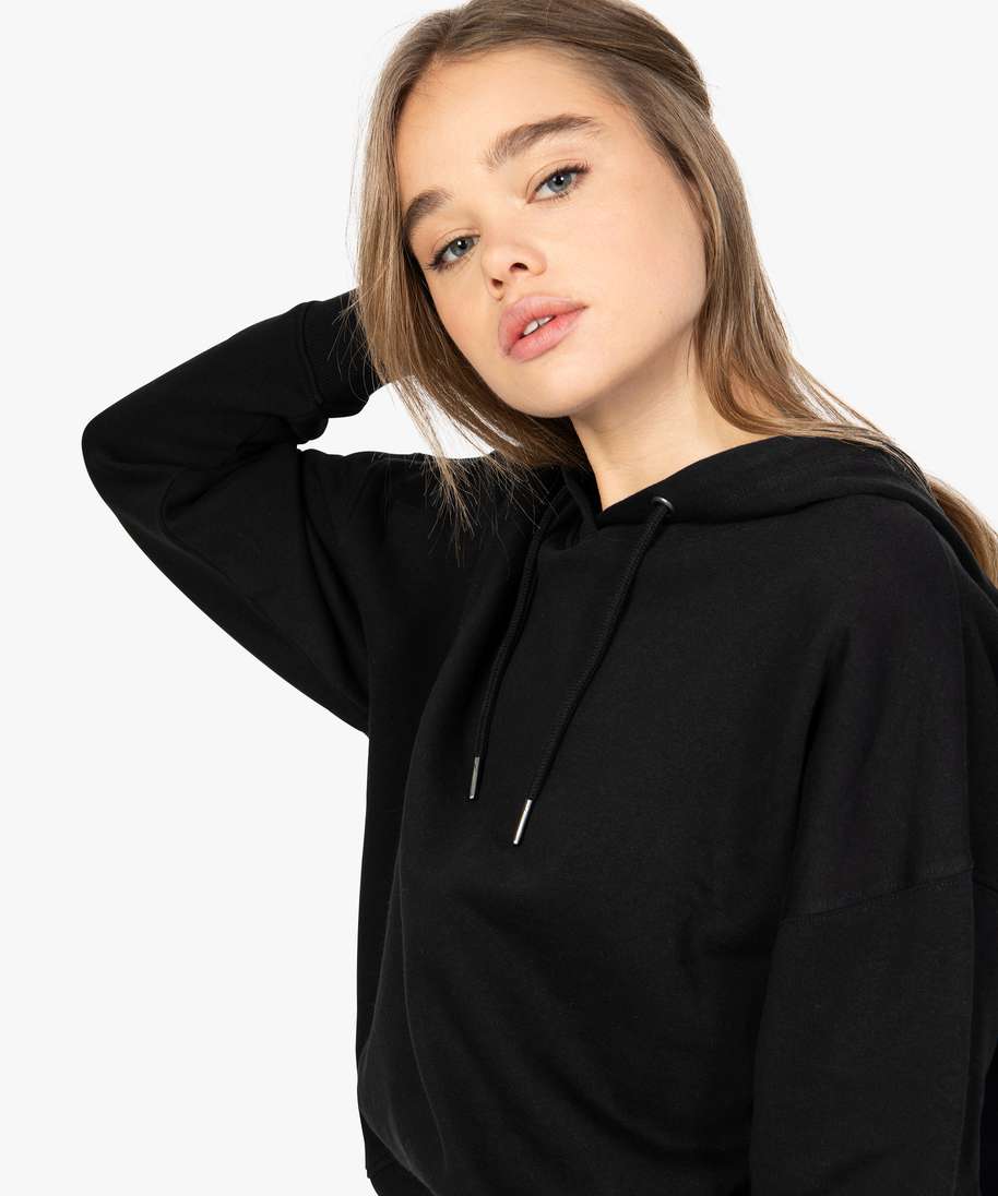 sweat femme coupe ample et courte avec capuche noir sweats femme