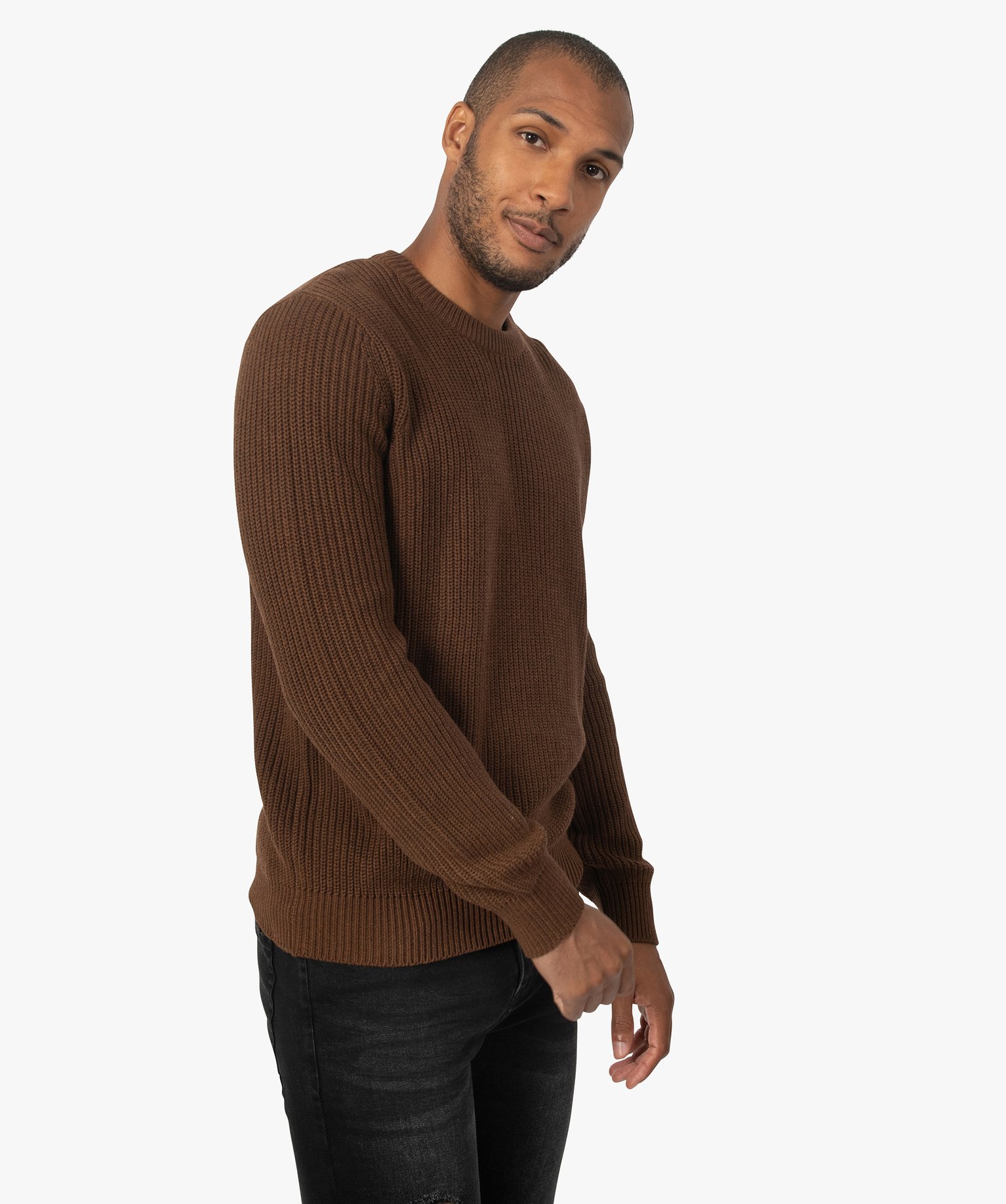 pull homme en grosse maille a col rond brun pulls homme