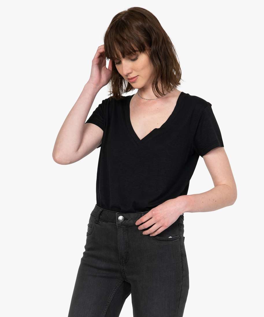 tee-shirt femme a manches courtes et grand col v noir t-shirts manches courtes