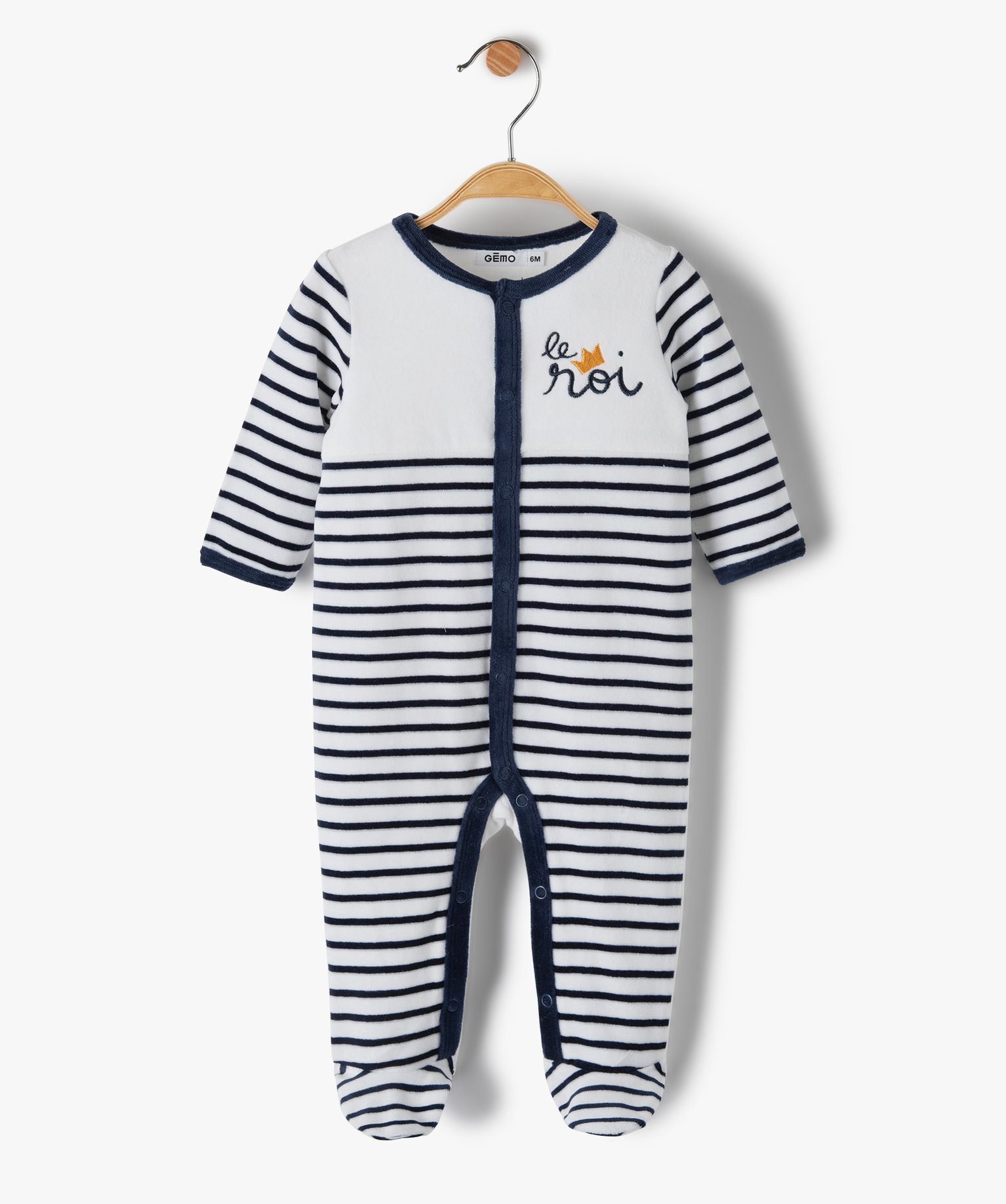 pyjama bebe garcon en velours a rayures sur lavant blanc