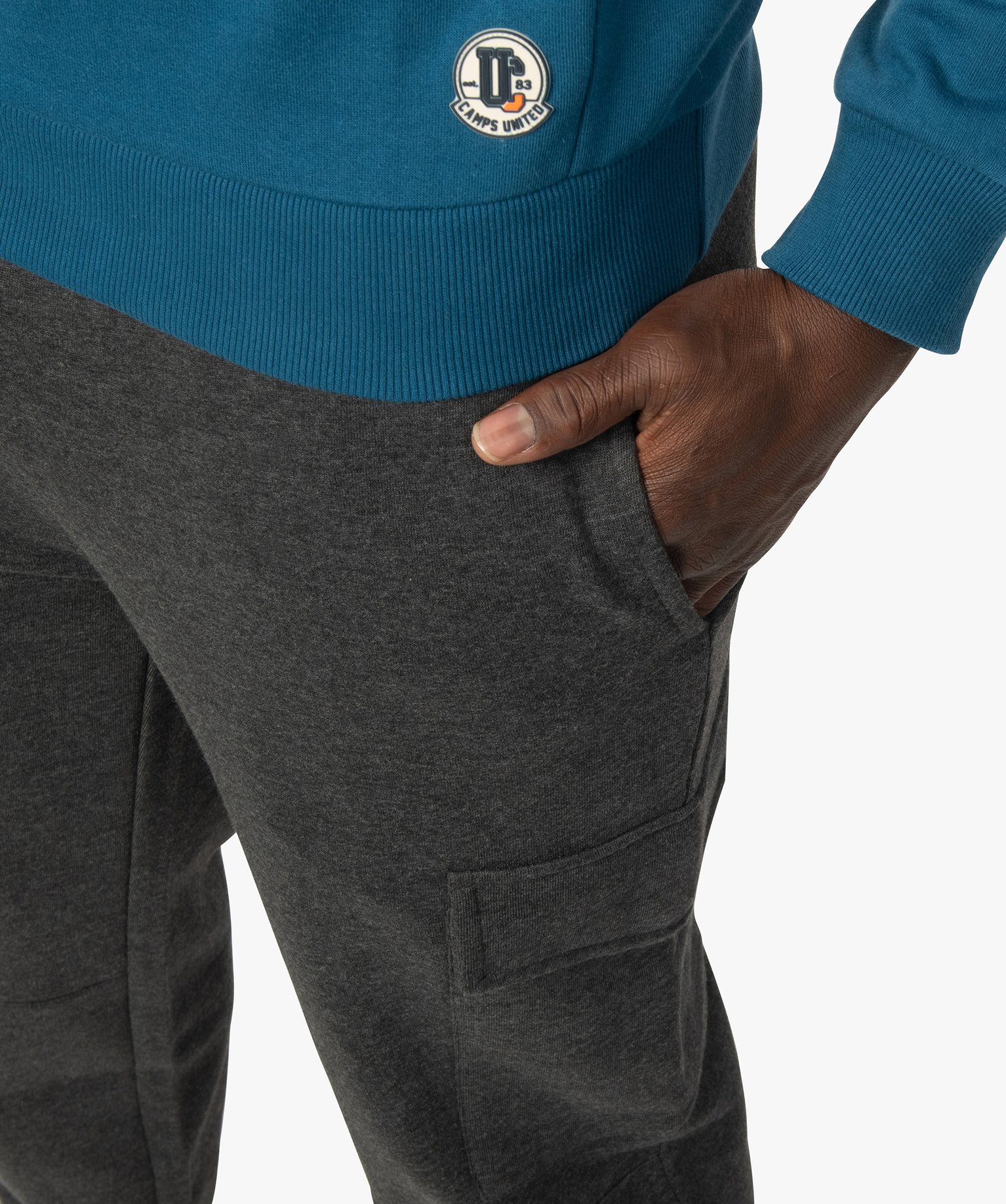 pantalon de sport homme avec larges poches gris pantalons promos