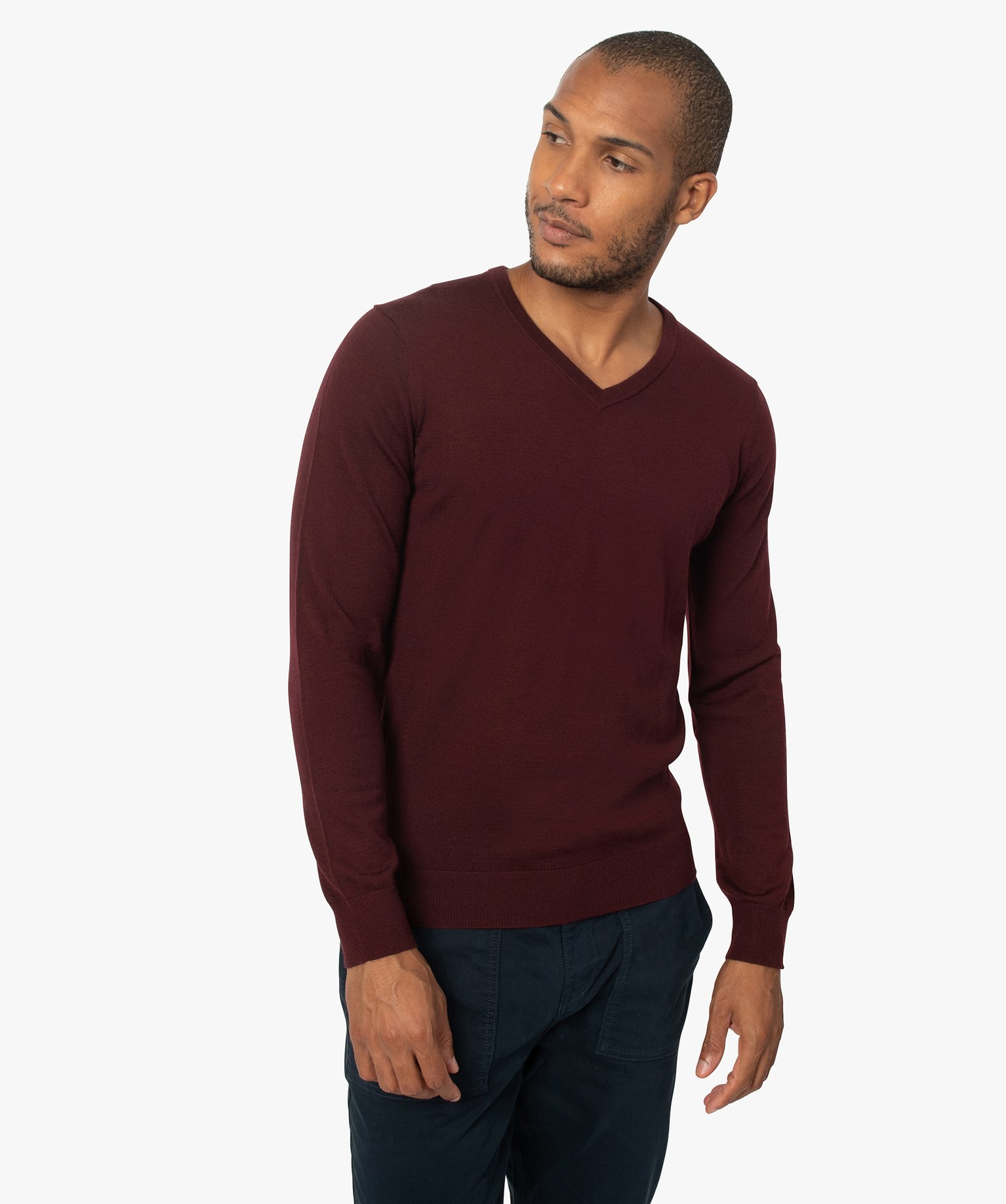pull homme a col v 100 laine merinos rouge pulls homme GEMO