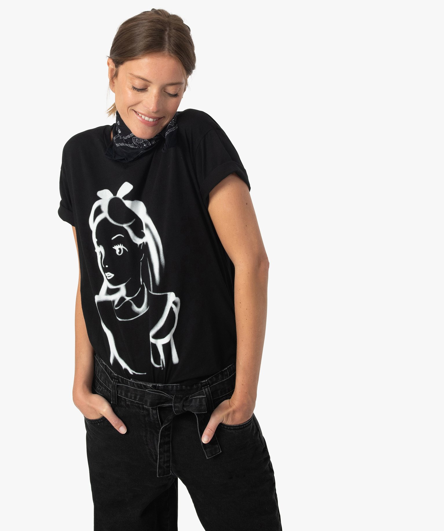 tee-shirt femme avec motif alice au pays des merveilles - disney noir t-shirts manches courtes