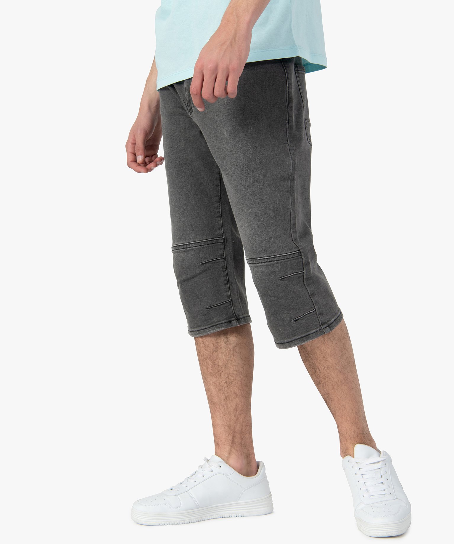 bermuda homme en jean legerement delave gris