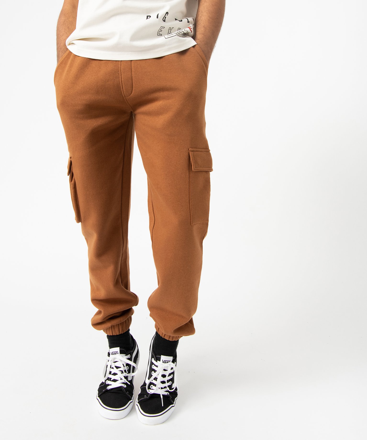 pantalon de jogging homme avec larges poches a rabat brun