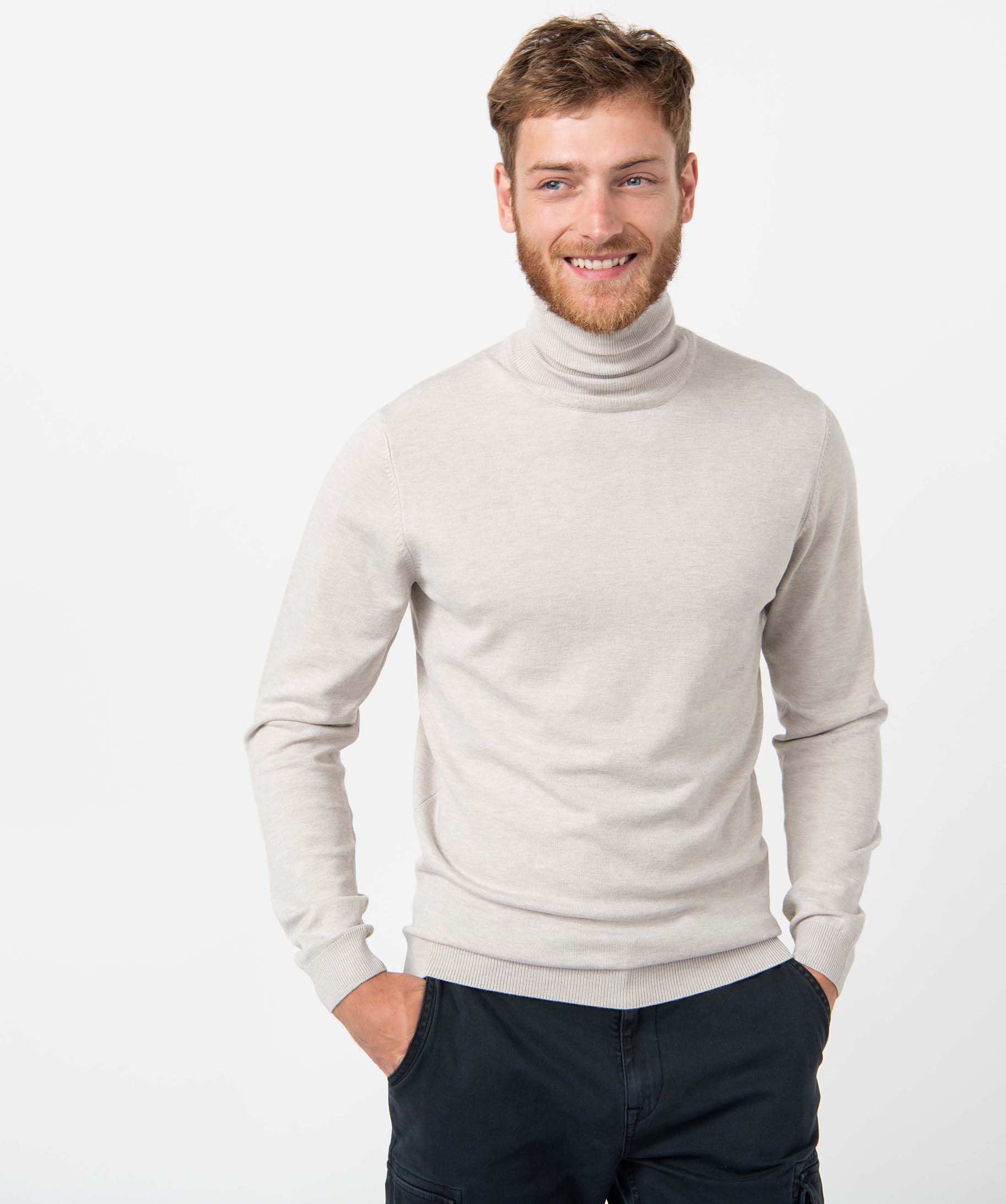 pull homme a col roule en maille fine beige pulls