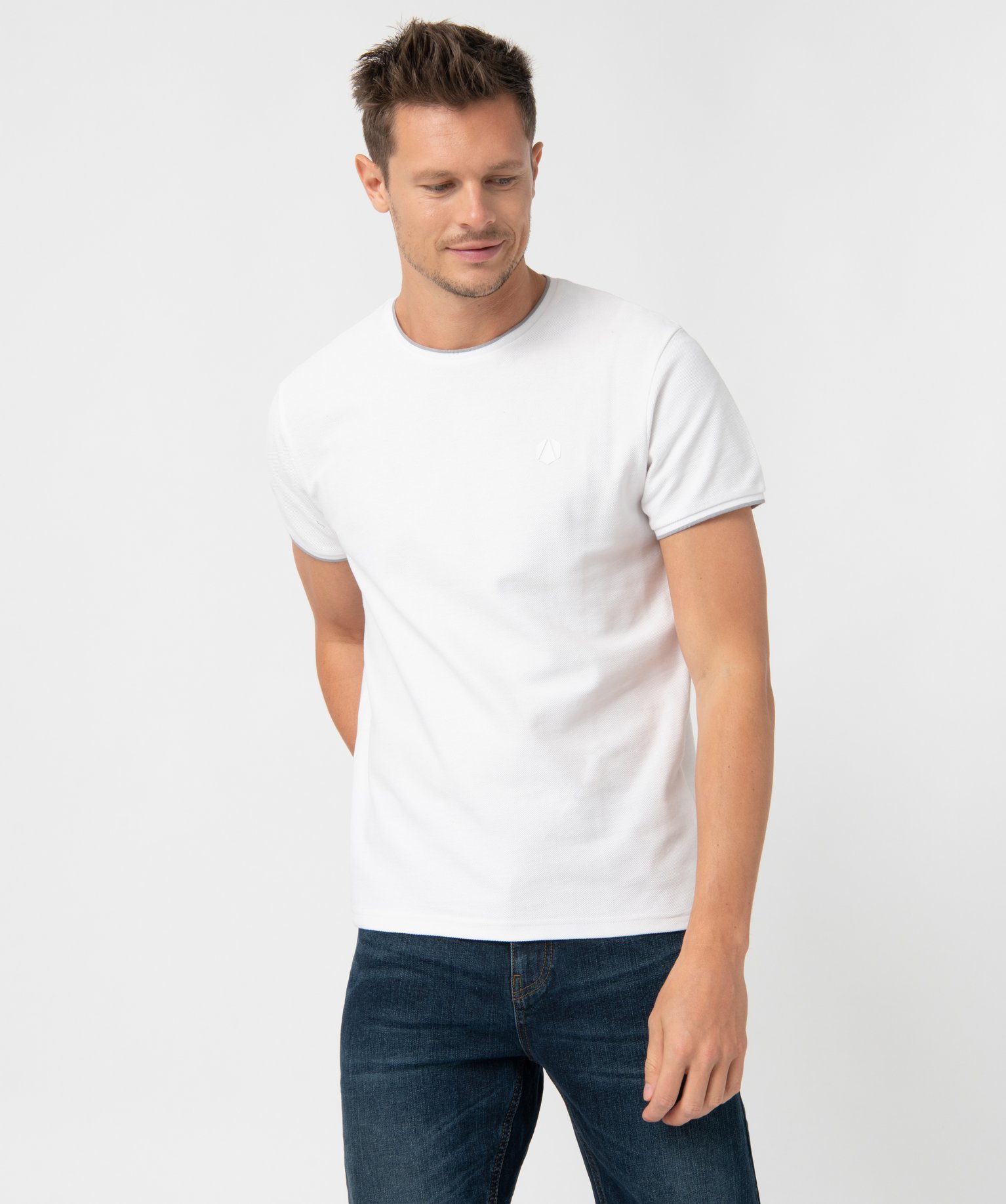 tee-shirt homme a manches courtes en maille piquee blanc tee-shirts