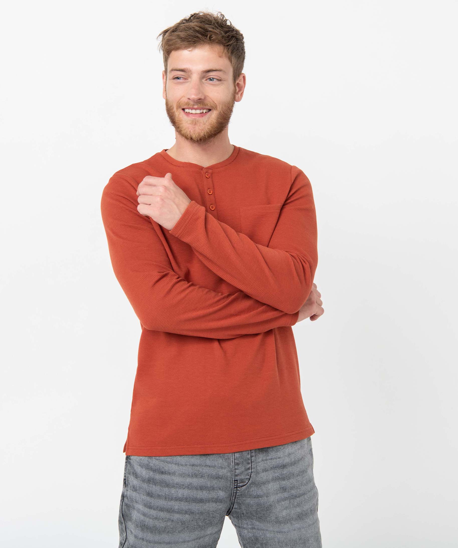 tee-shirt homme a manches longues a col boutonne rouge tee-shirts