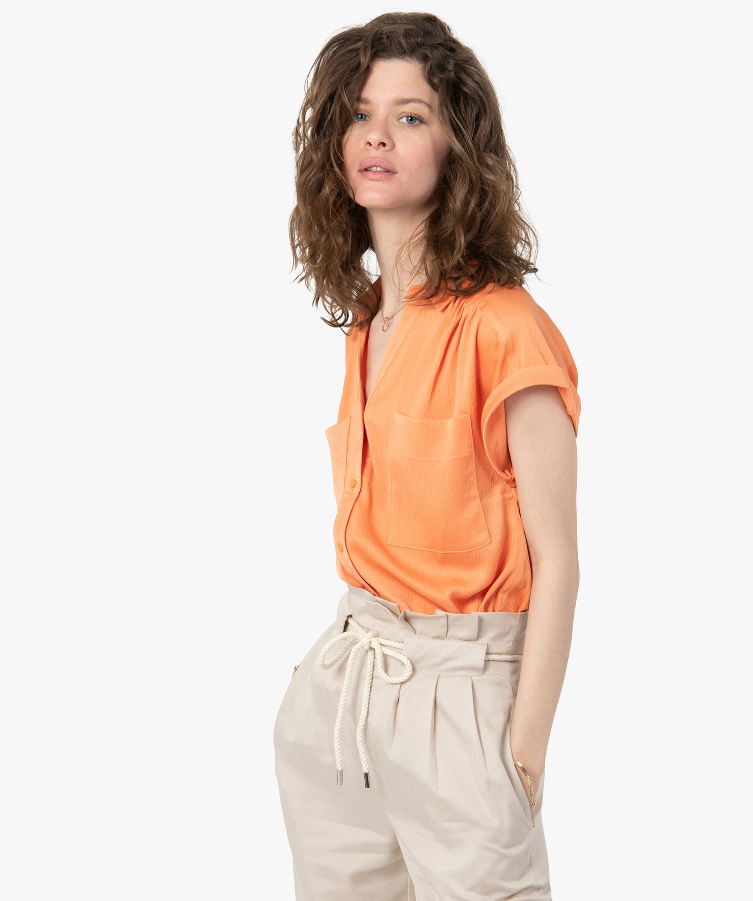 chemise femme a manches courtes en matiere satinee orange chemisiers