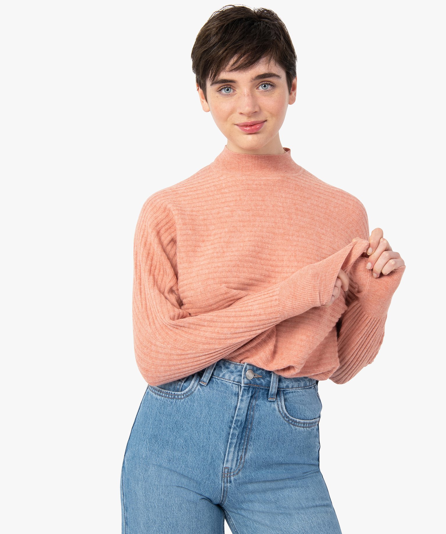 pull femme en maille cotelee horizontale a col montant rose pulls