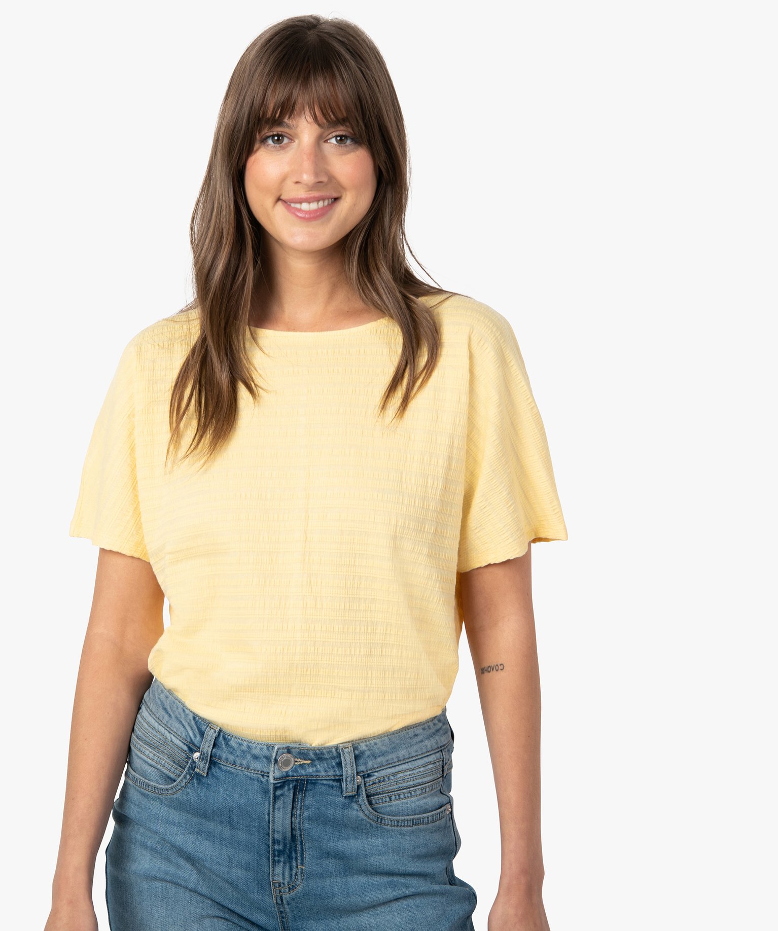 tee-shirt femme a manches courtes en maille texturee jaune t-shirts manches courtes