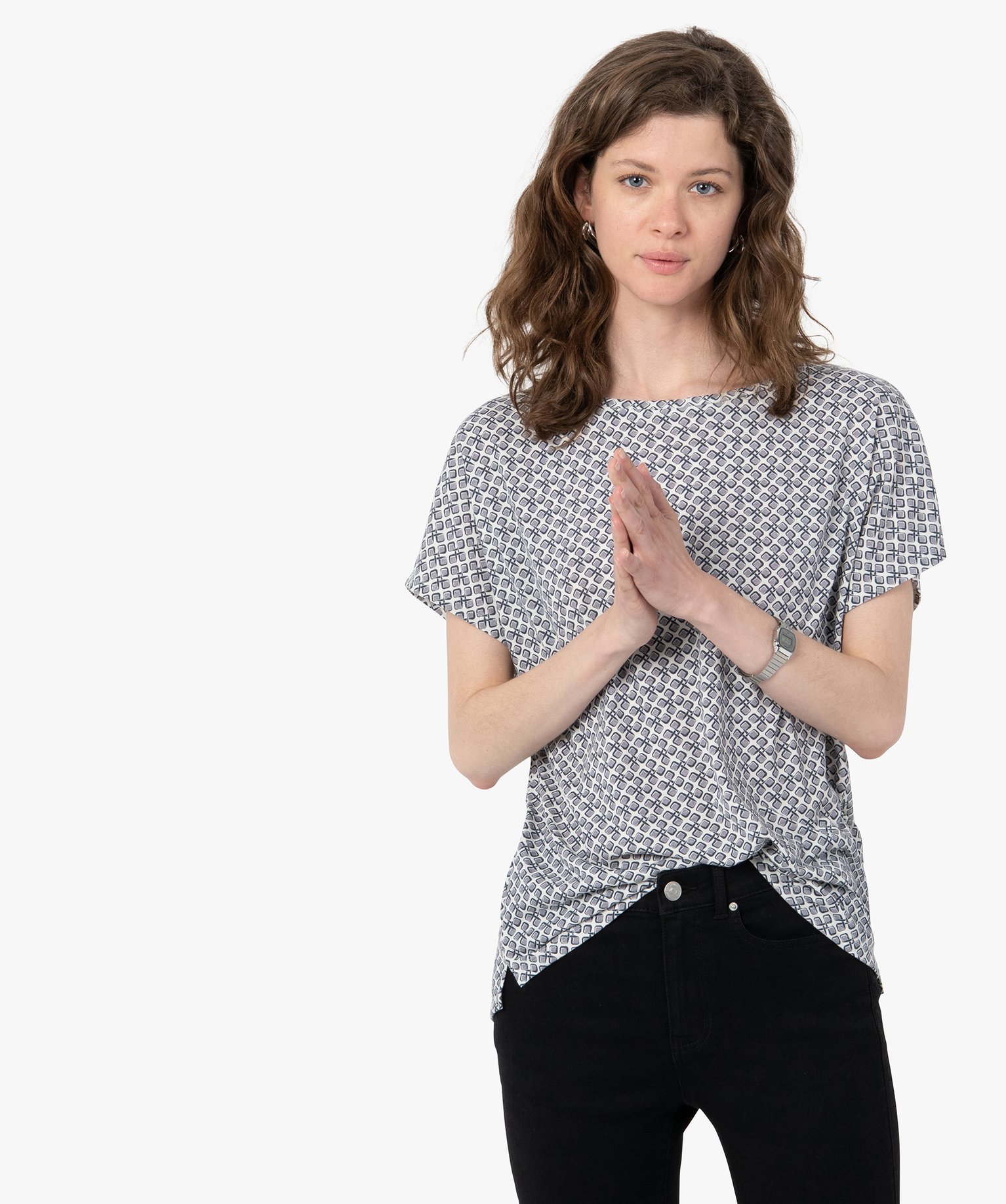 tee-shirt femme a manches courtes a motifs graphiques gris t-shirts manches courtes