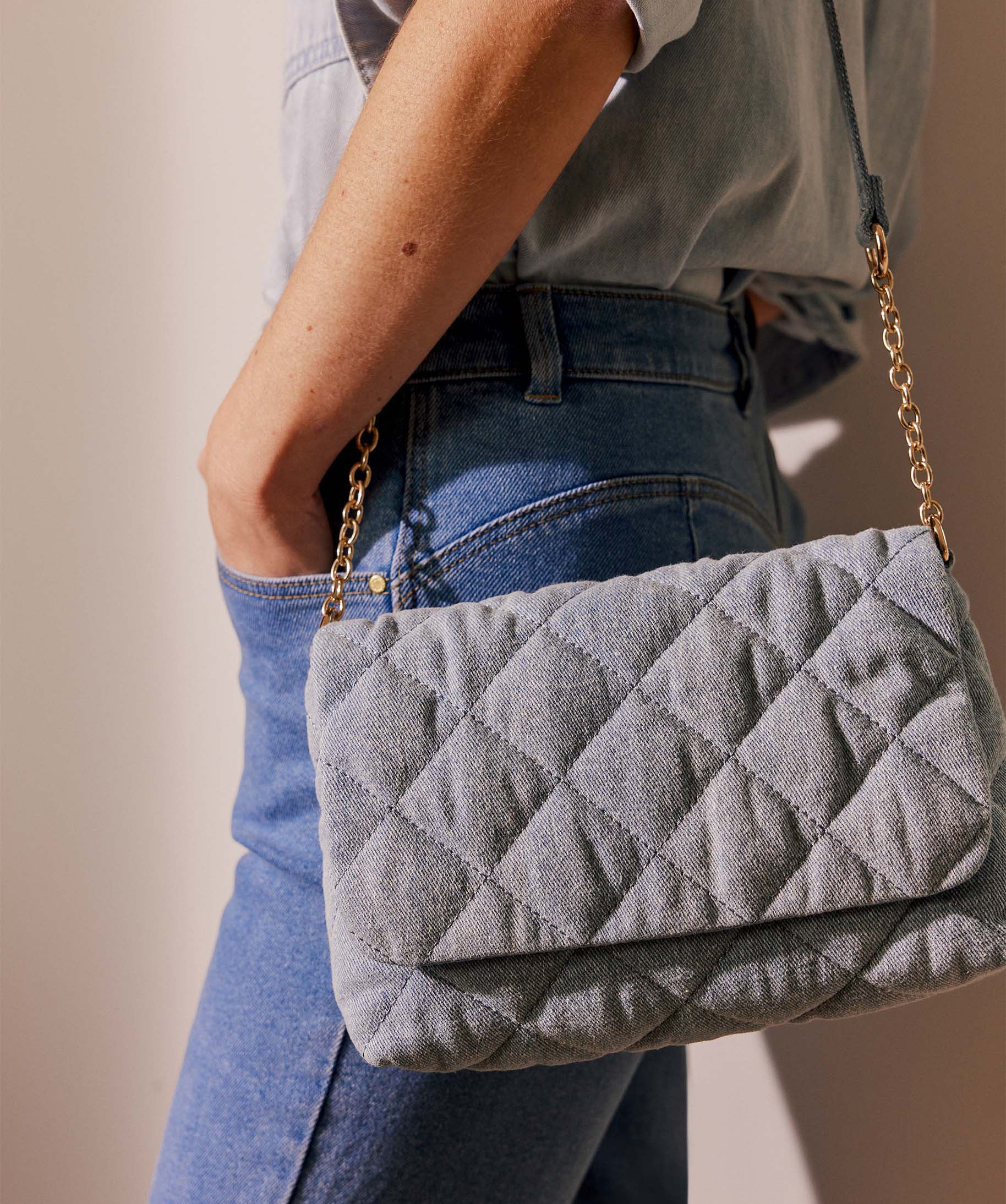 sac femme en jean matelasse avec bandouliere en chaine bleu standard sacs bandouliere femme GEMO