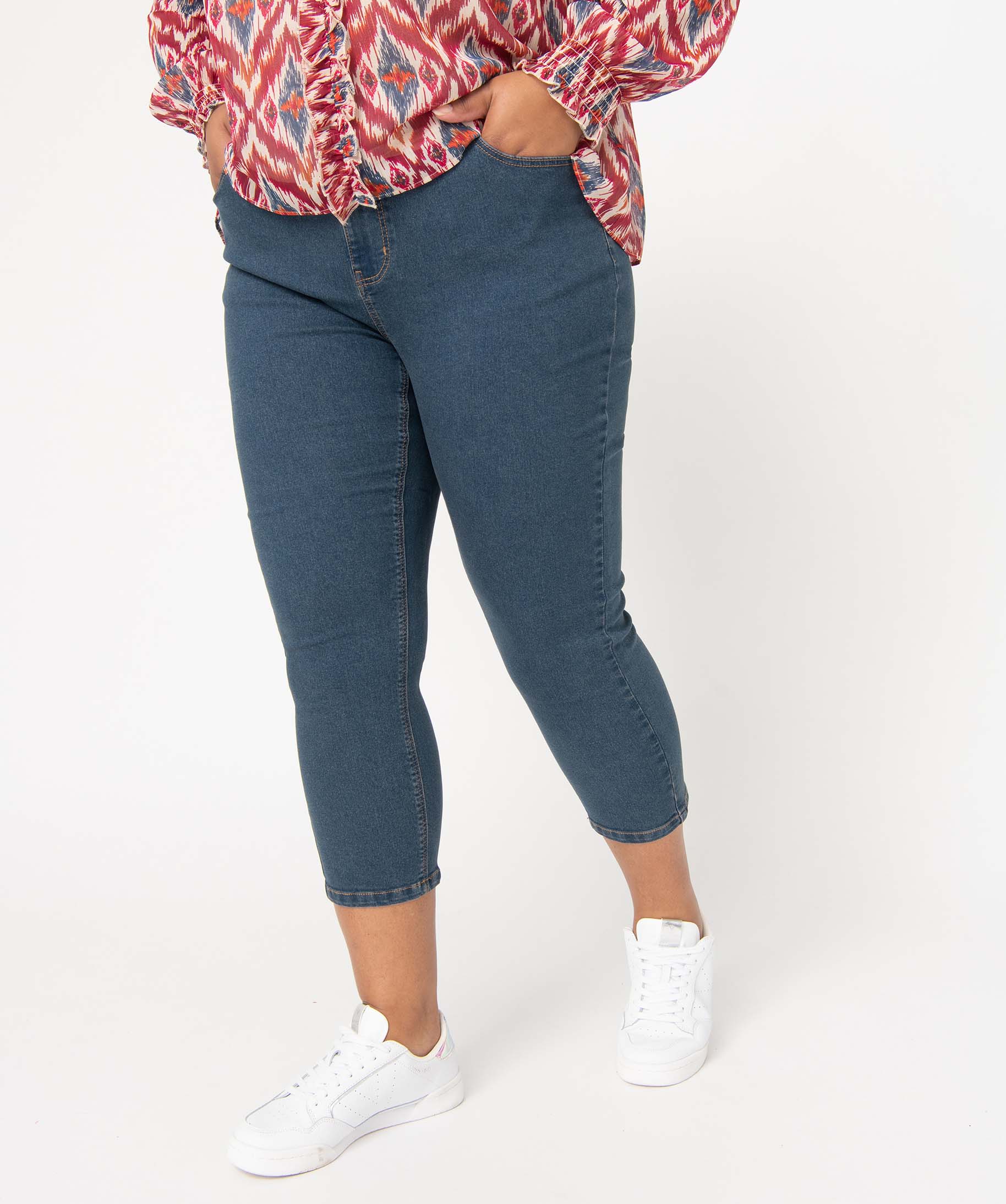 pantacourt en jean femme grande taille en denim stretch bleu pantacourts