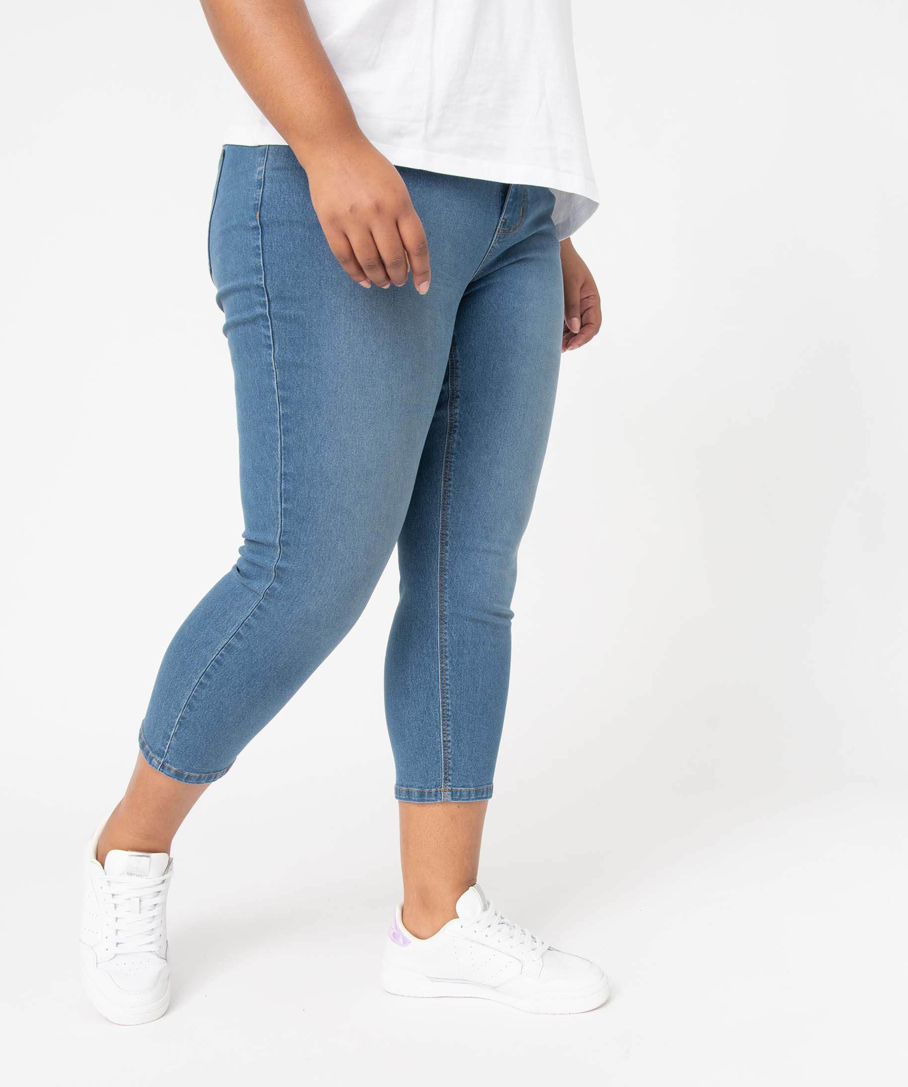 pantacourt en jean femme grande taille en denim stretch gris pantacourts