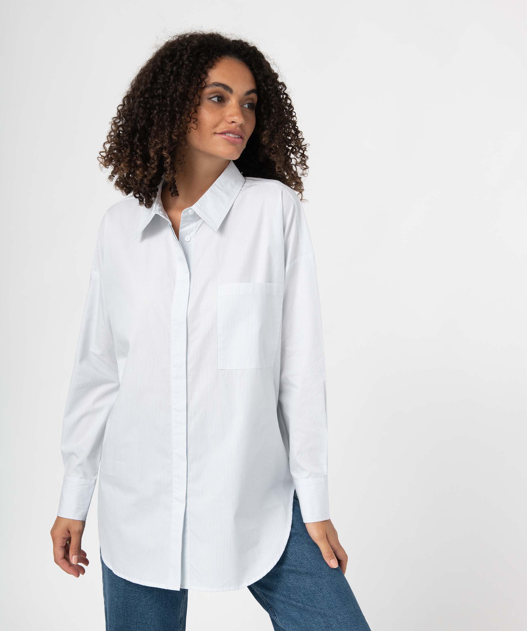 chemise femme a fines rayures coupe oversize bleu chemisiers