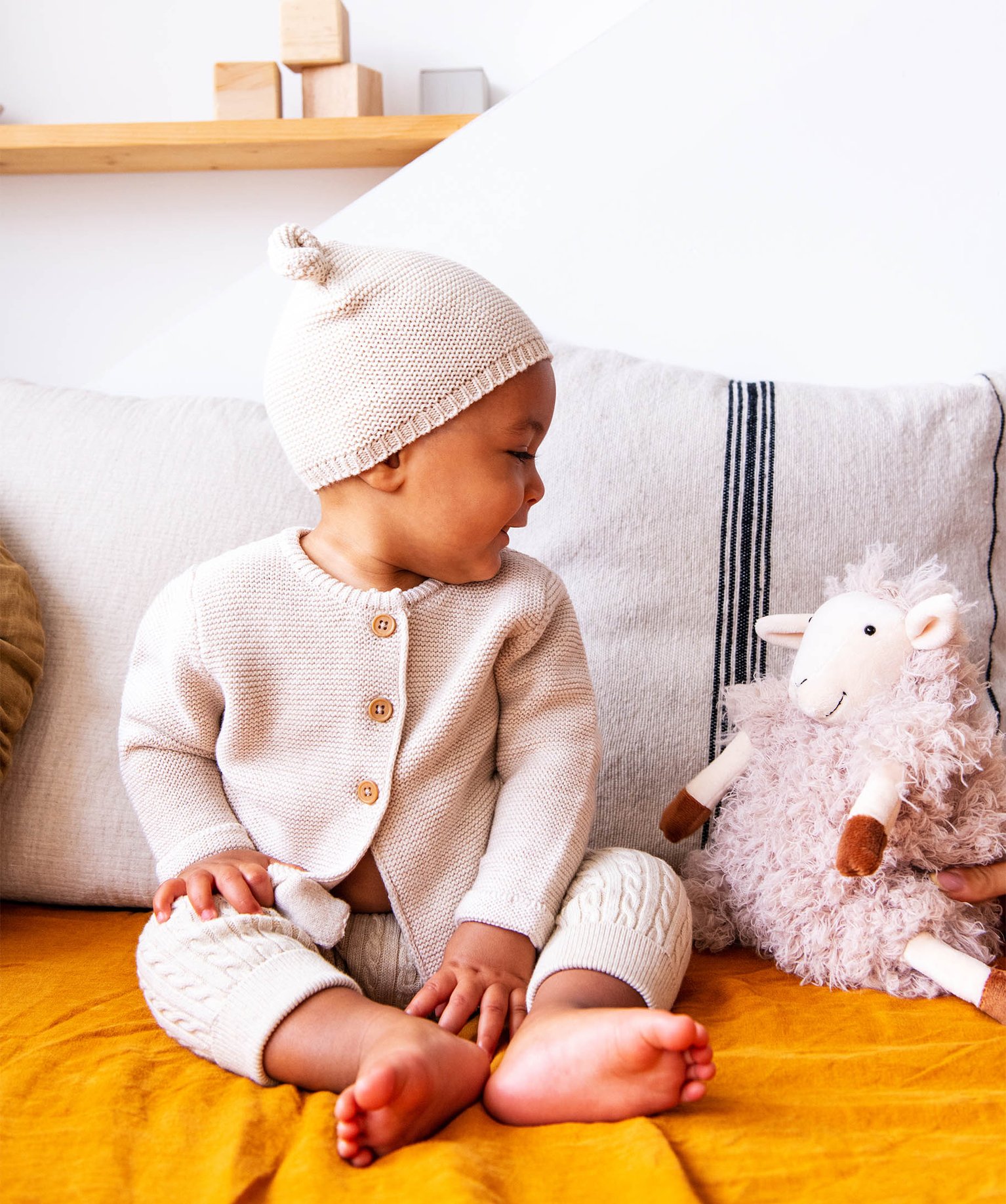 bonnet bebe de naissance en tricot avec oreilles en relief beige accessoires bebe GEMO