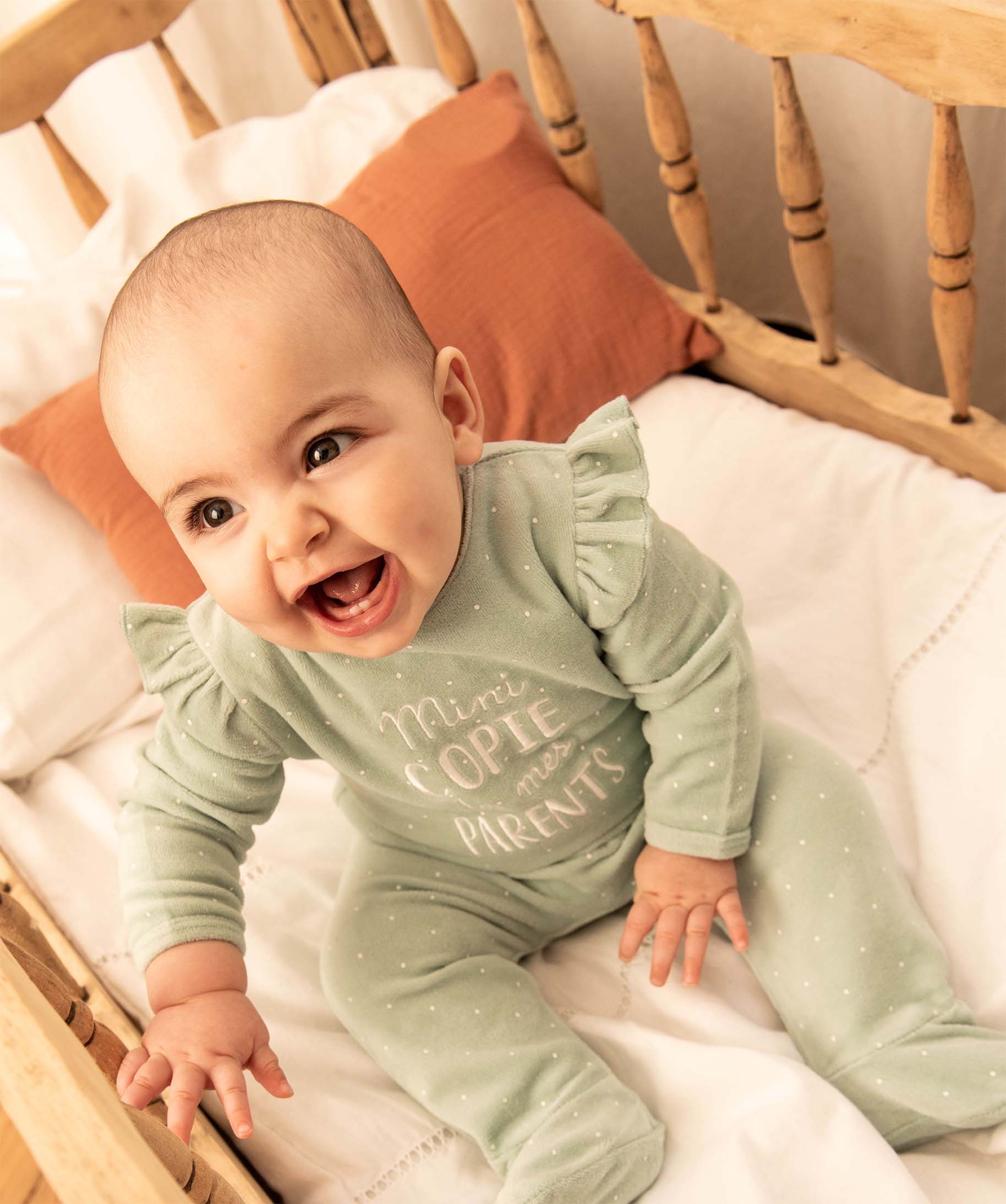 pyjama bebe fille en velours a pois avec volants sur les epaules vert