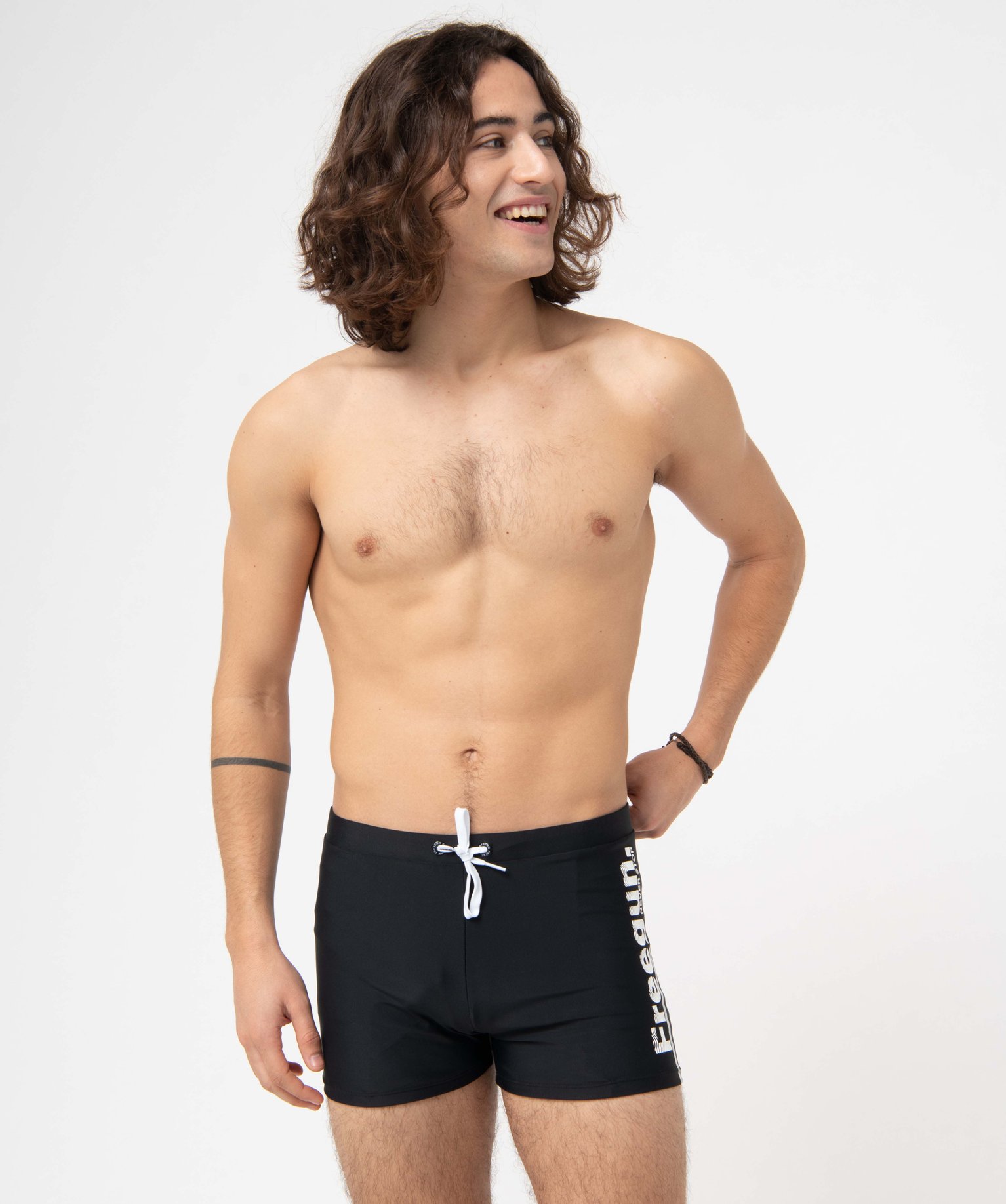 maillot de bain homme forme boxer avec inscription - freegun noir