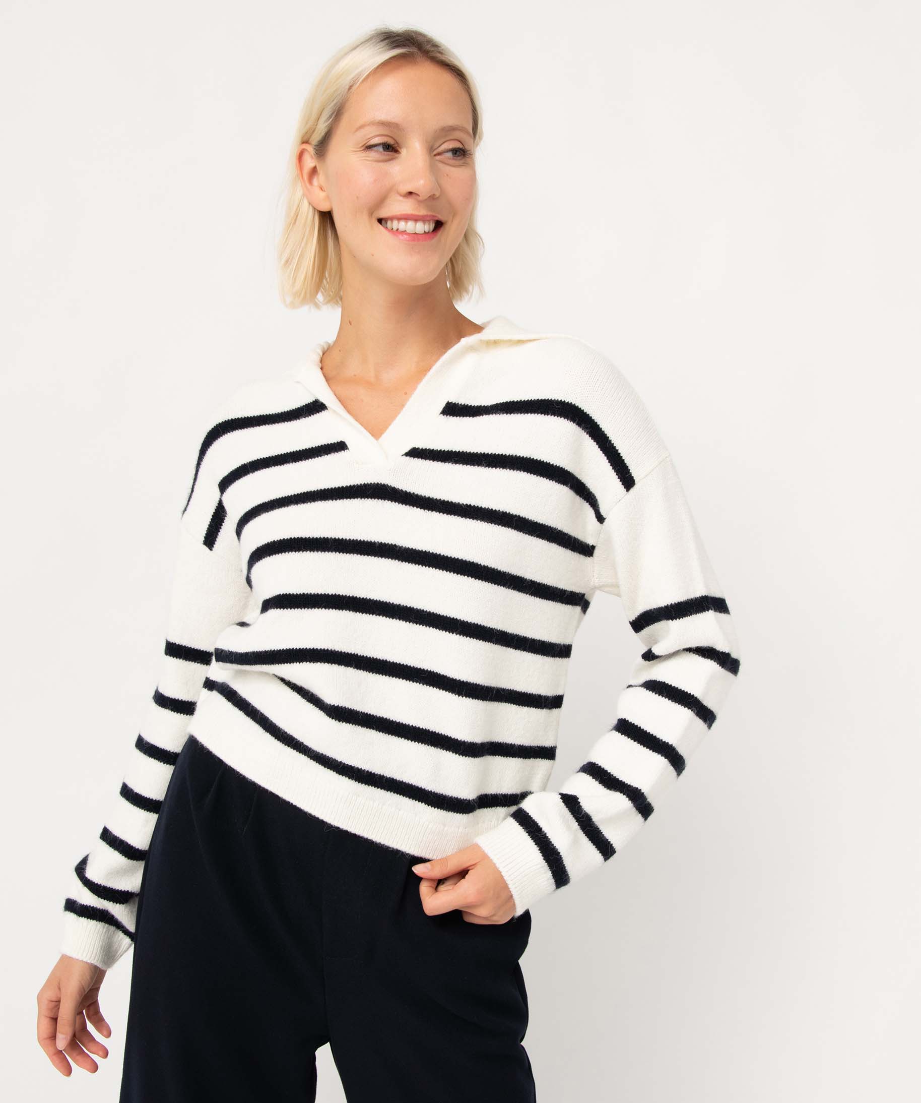 pull femme a rayures coupe courte avec grand col blanc pulls