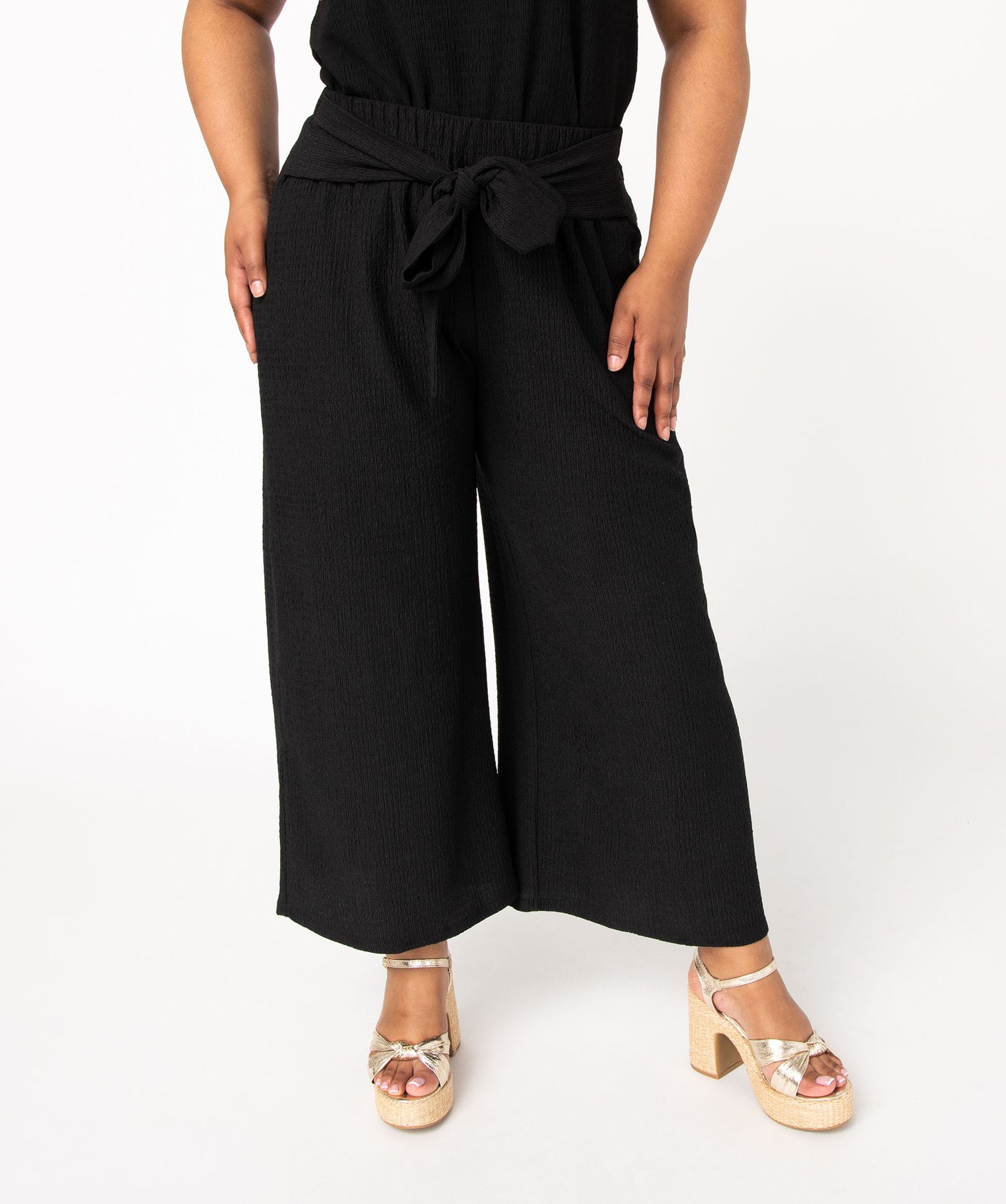pantalon en toile gaufree femme grande taille noir leggings et jeggings