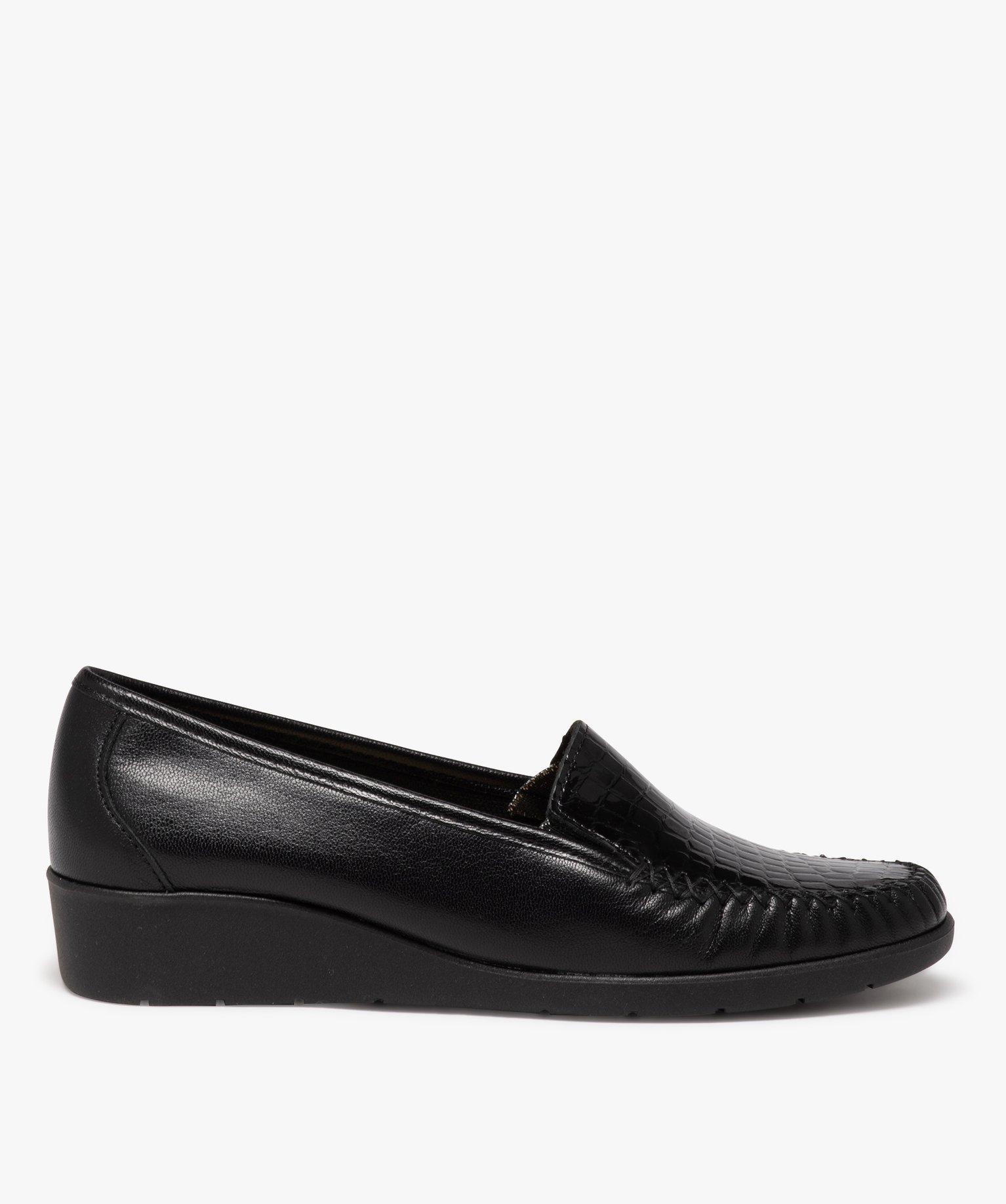 mocassins femme a semelle compensee dessus en cuir uni et vernis effet reptile noir standard mocassins femme GEMO