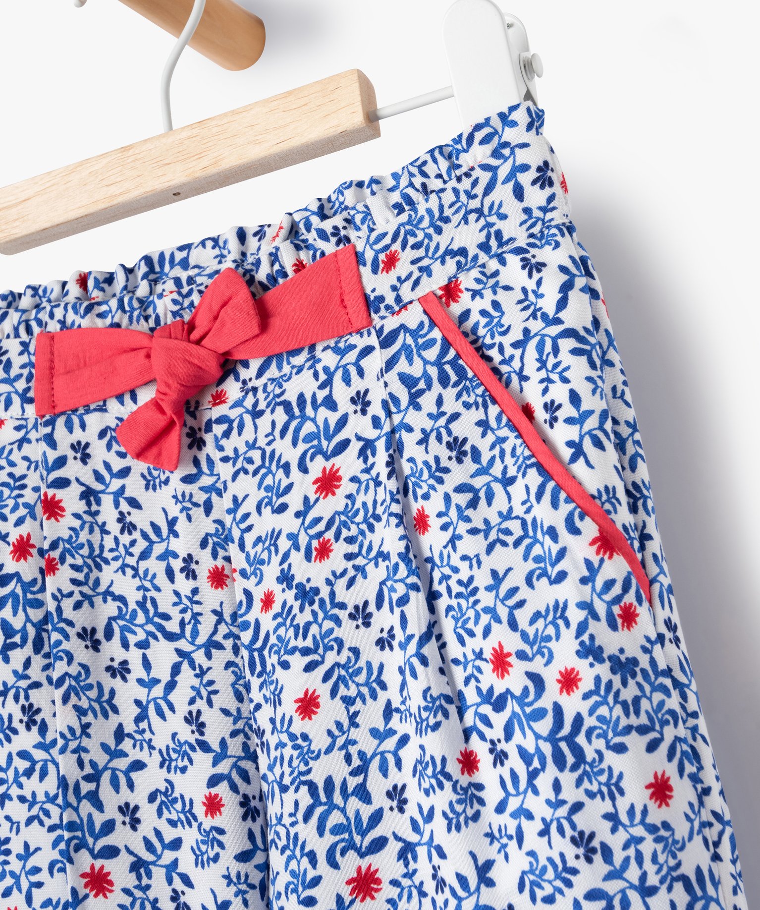 pantalon fluide a taille elastiquee et imprime fleuri bebe fille bleu pantalons bebe GEMO