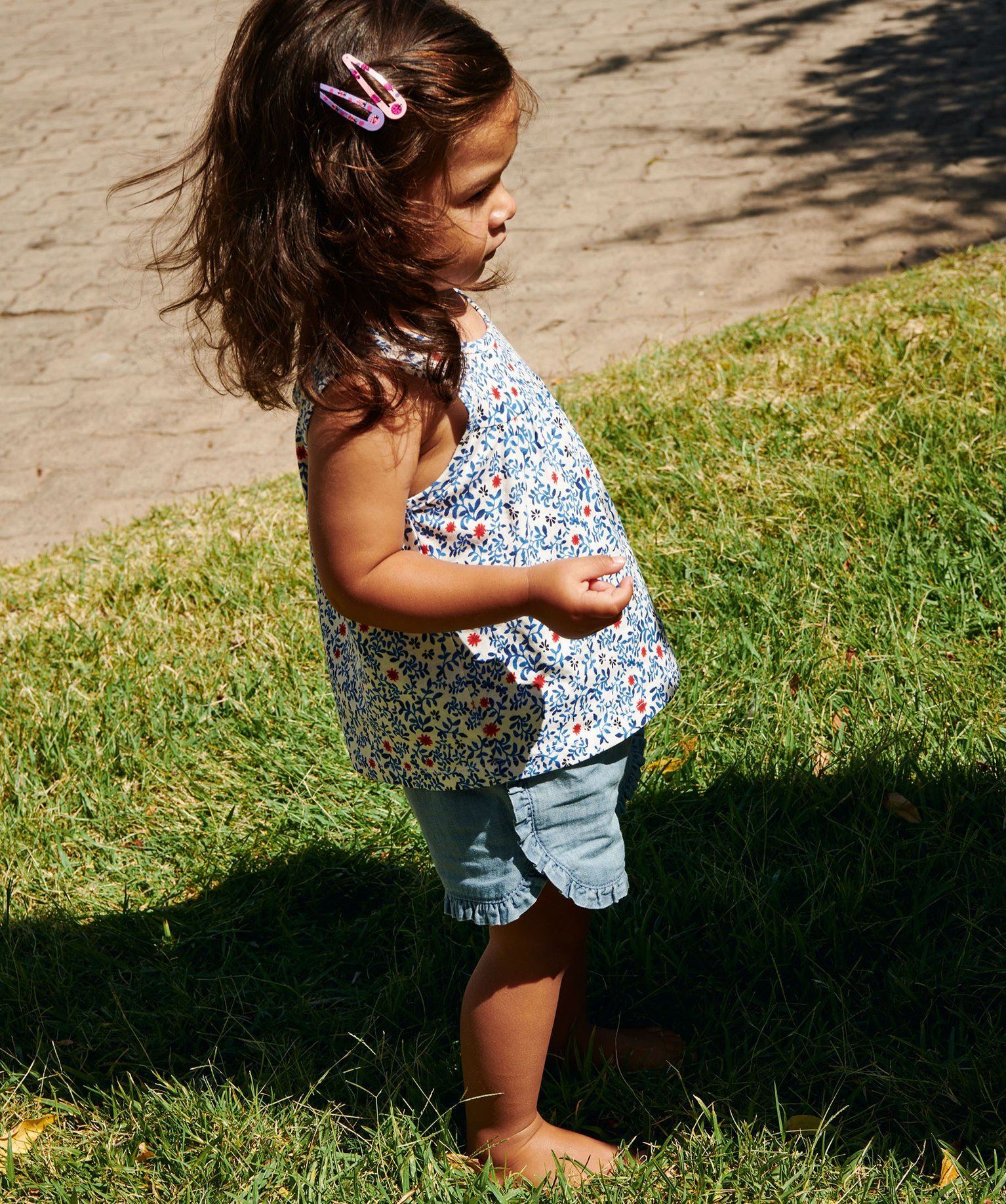 debardeur a motifs fleuris bebe fille beige debardeurs