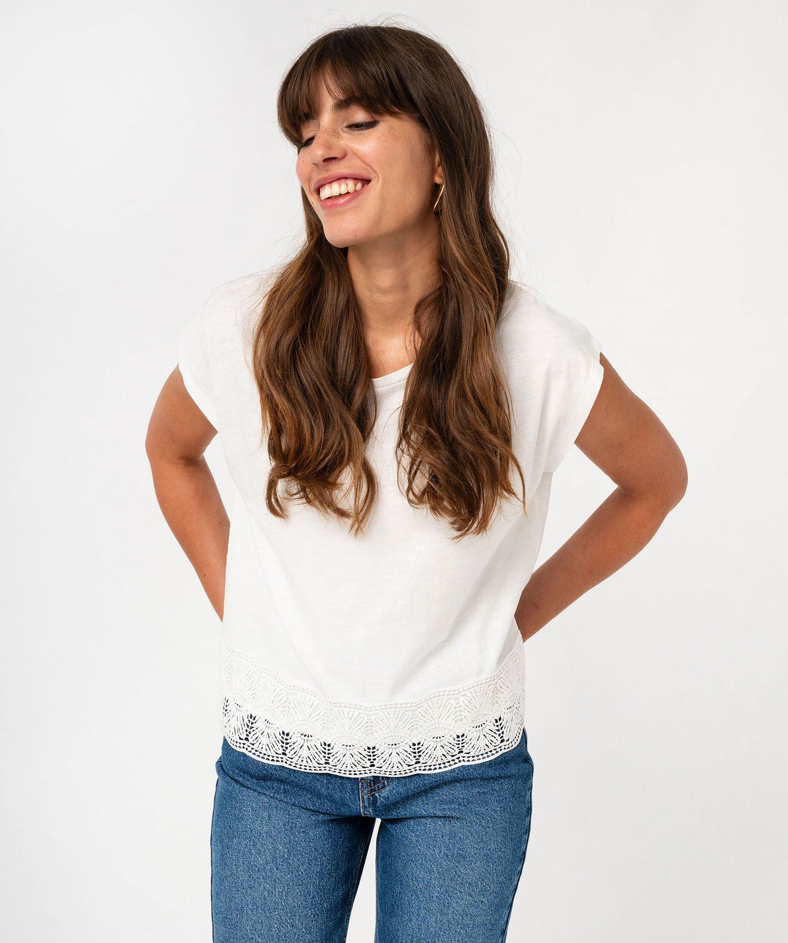 tee-shirt sans manches loose avec bas en dentelle femme beige t-shirts manches courtes