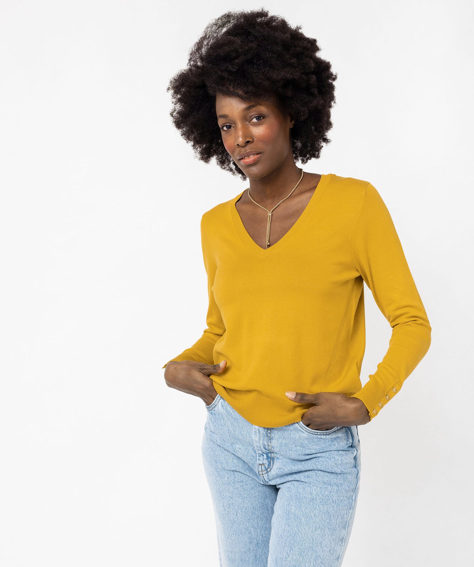pull fin a col v avec boutons aux poignets femme jaune pulls femme GEMO