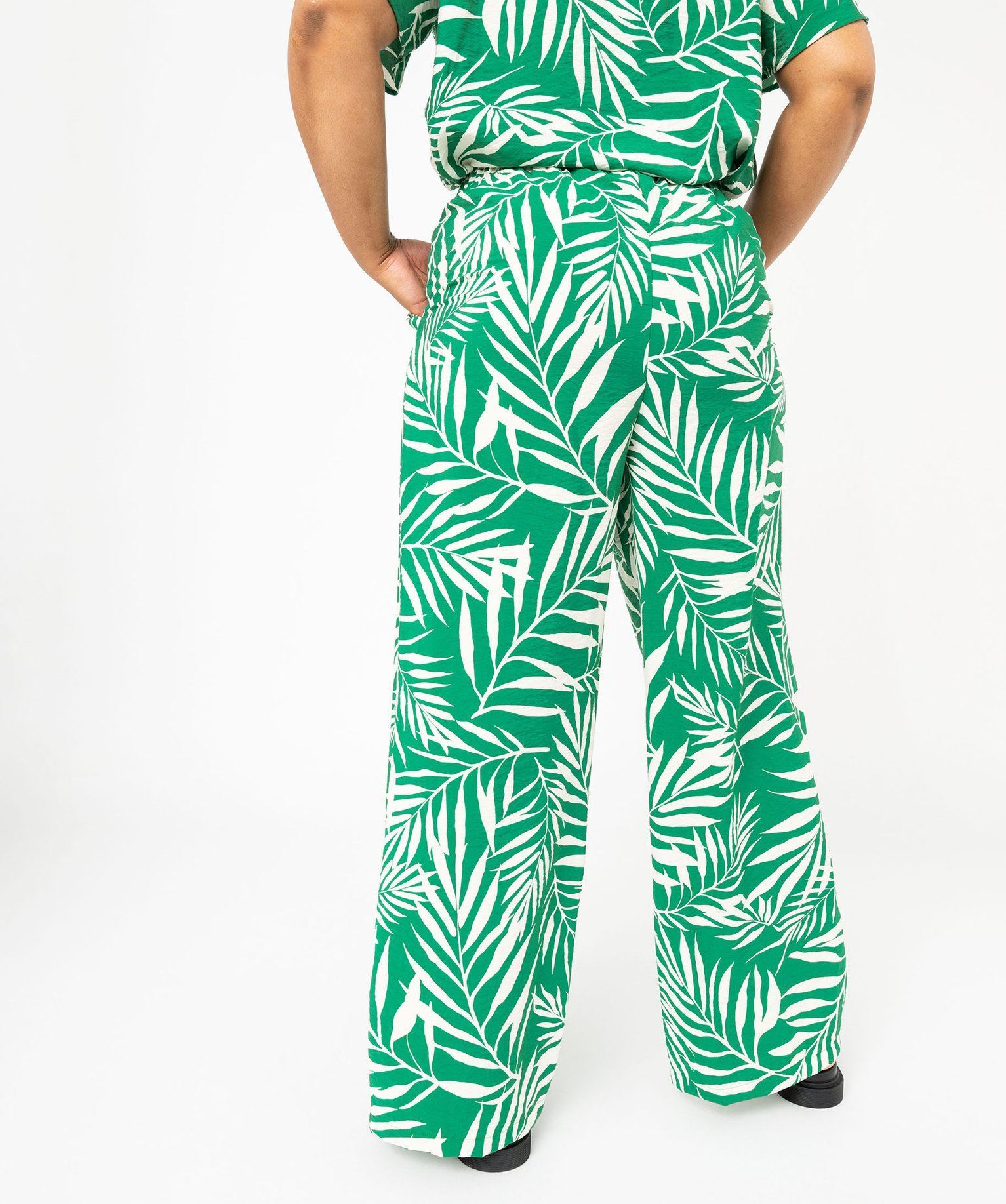 Pantalon large femme vert très vif taille haute fluide main image 1