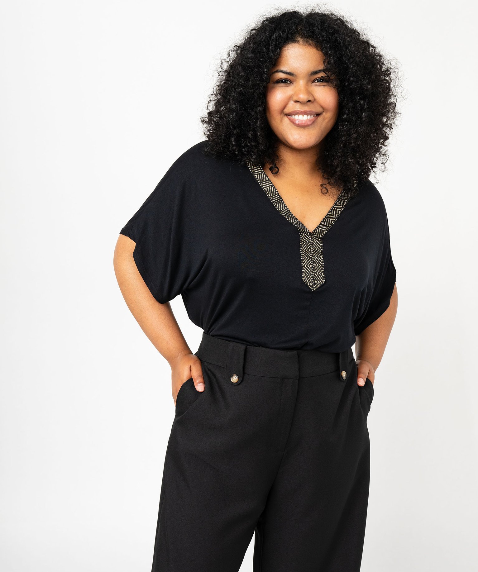tee shirt manches courtes ample avec col v brode femme grande taille noir t shirts col v femme GEMO