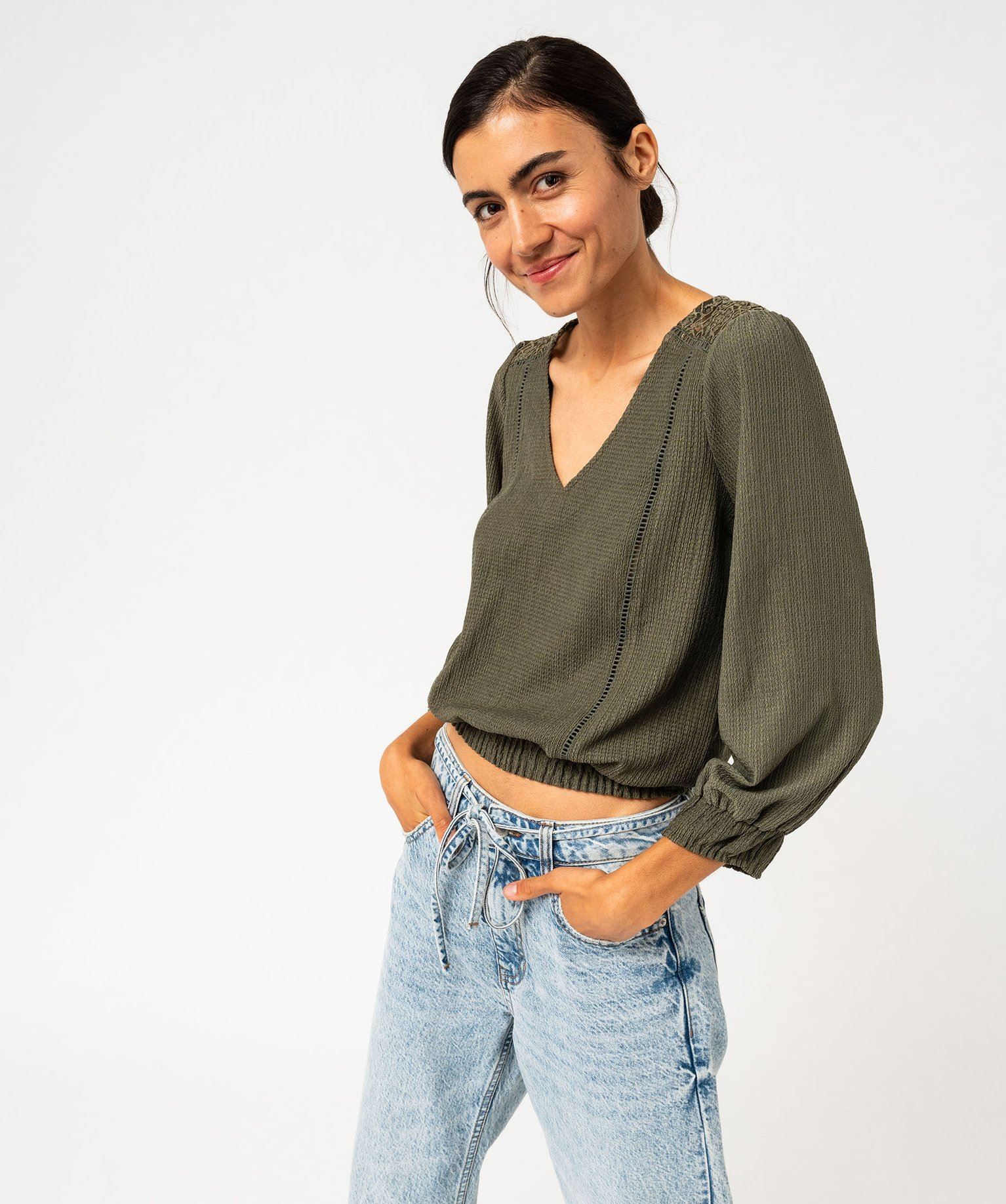 tee-shirt manches 34 en maille gaufree avec col v femme vert t-shirts manches longues