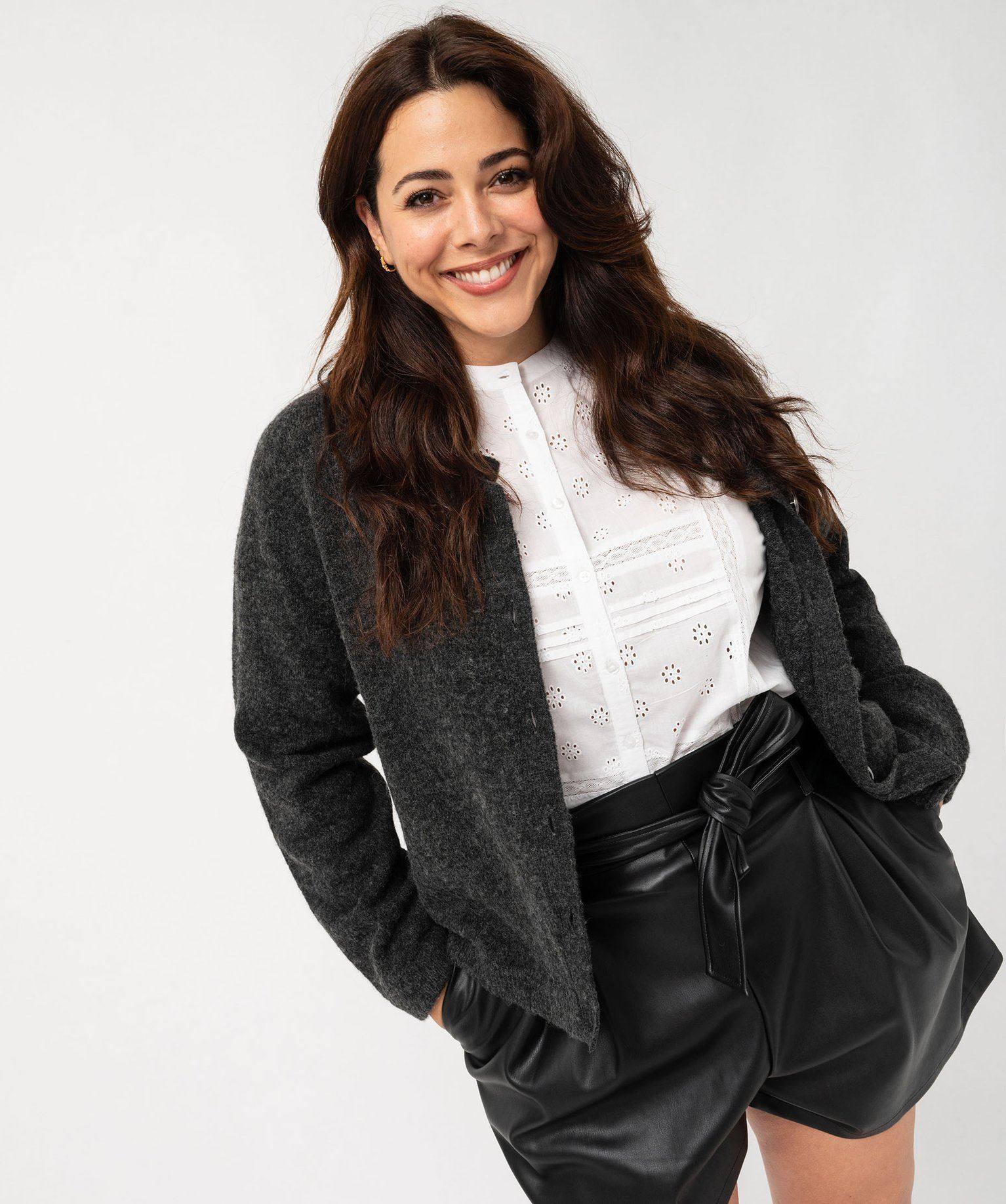 gilet lainage avec col rond et boutons fantaisie femme grande taille gris