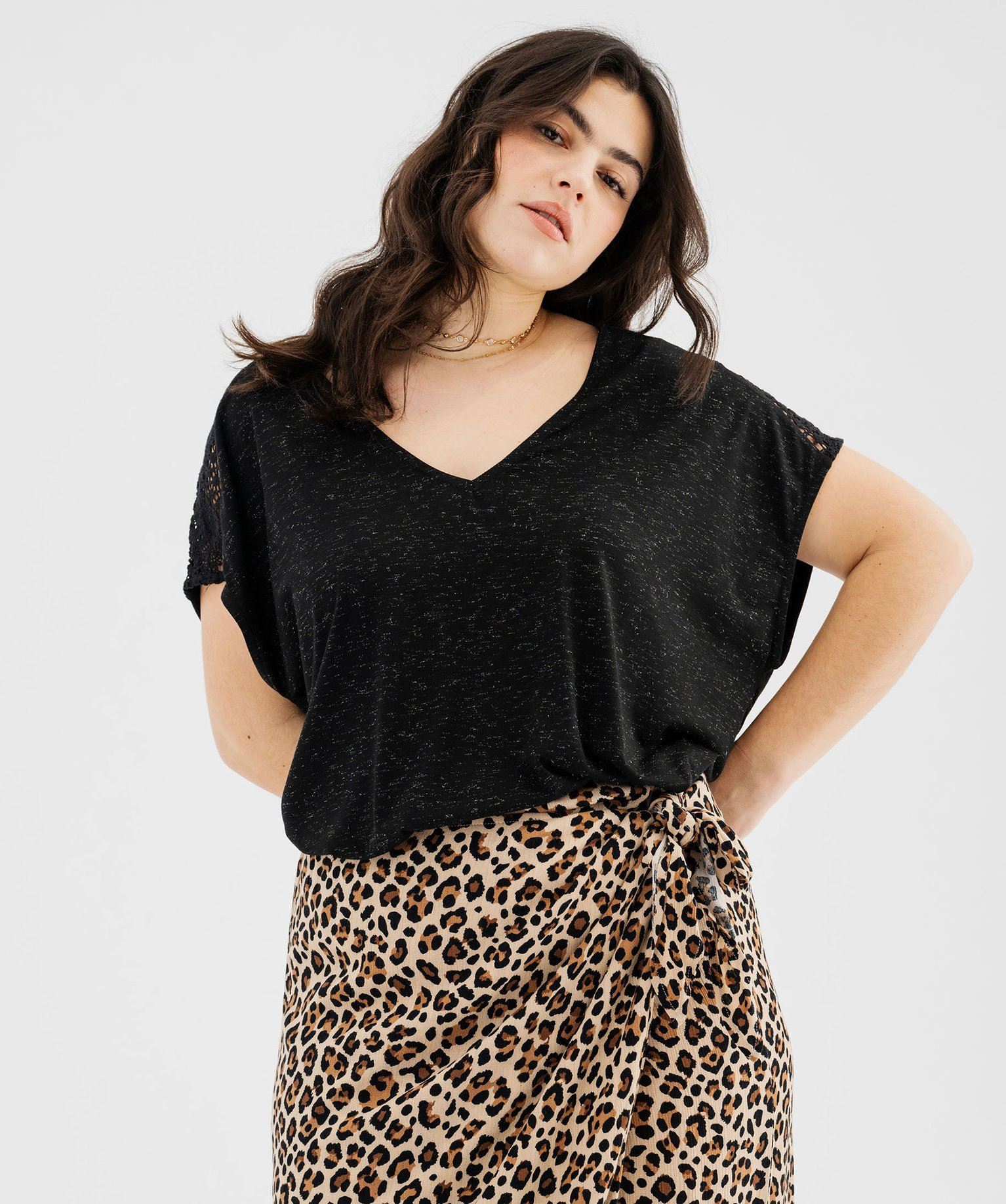 tee-shirt a paillettes avec epaules brodees femme grande taille noir  standard hauts a paillettes