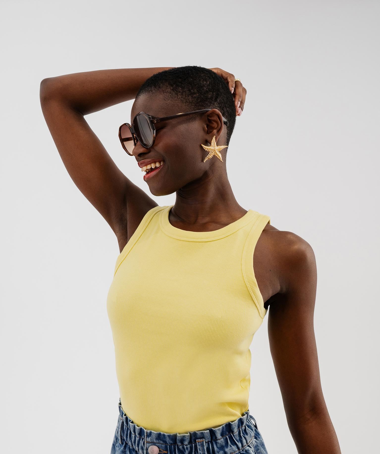 debardeur en maille cotelee emmanchures americaines femme jaune standard debardeurs