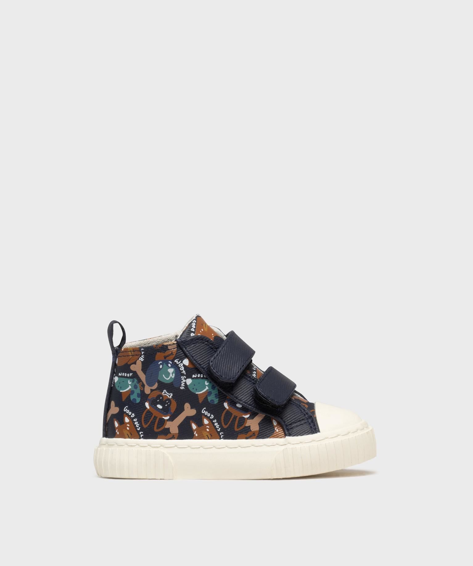 chaussures montantes a scratch en matiere deperlante bebe garcon bleu baskets et tennis
