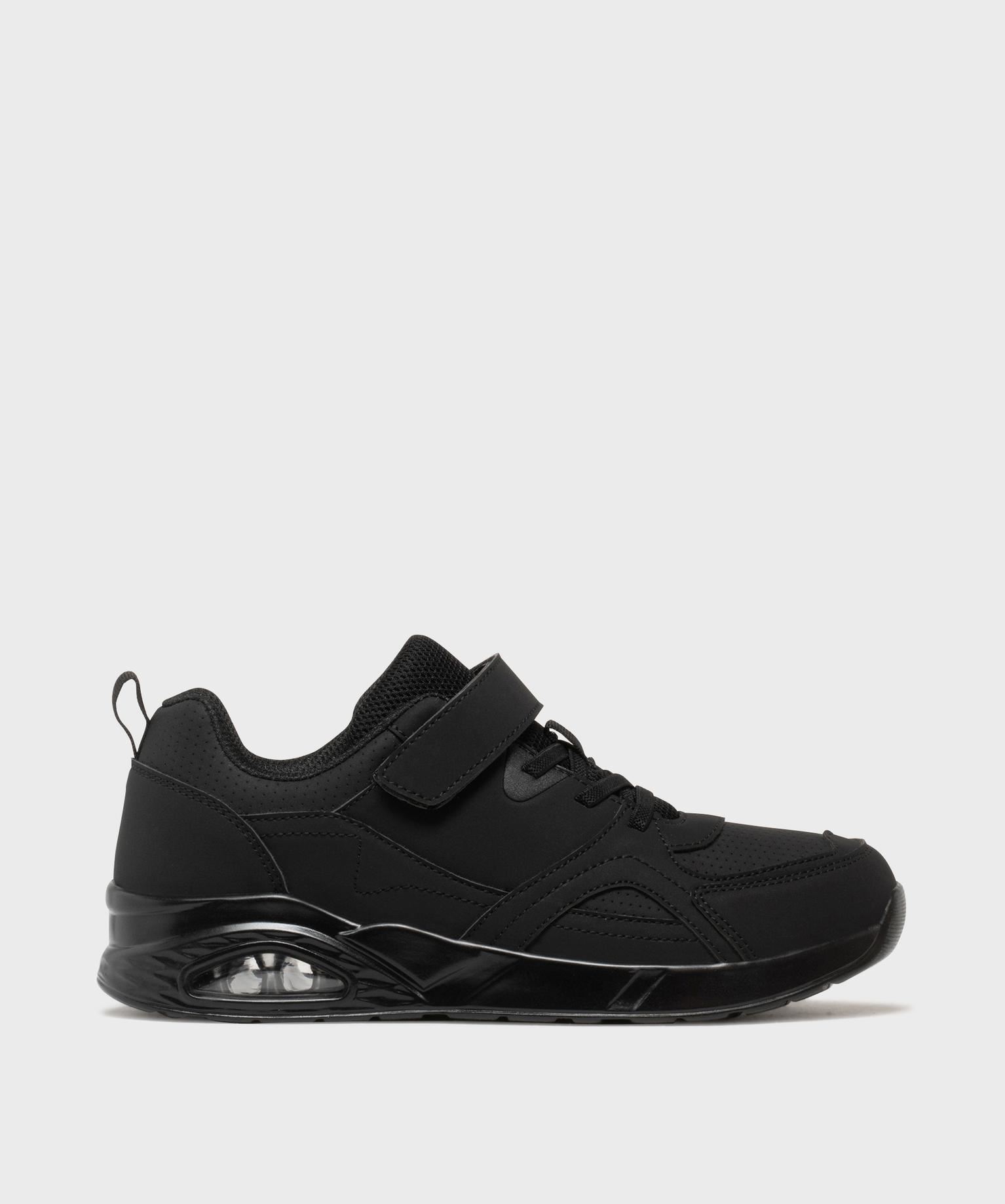baskets basses monochromes a lacets et scratch garcon noir standard baskets