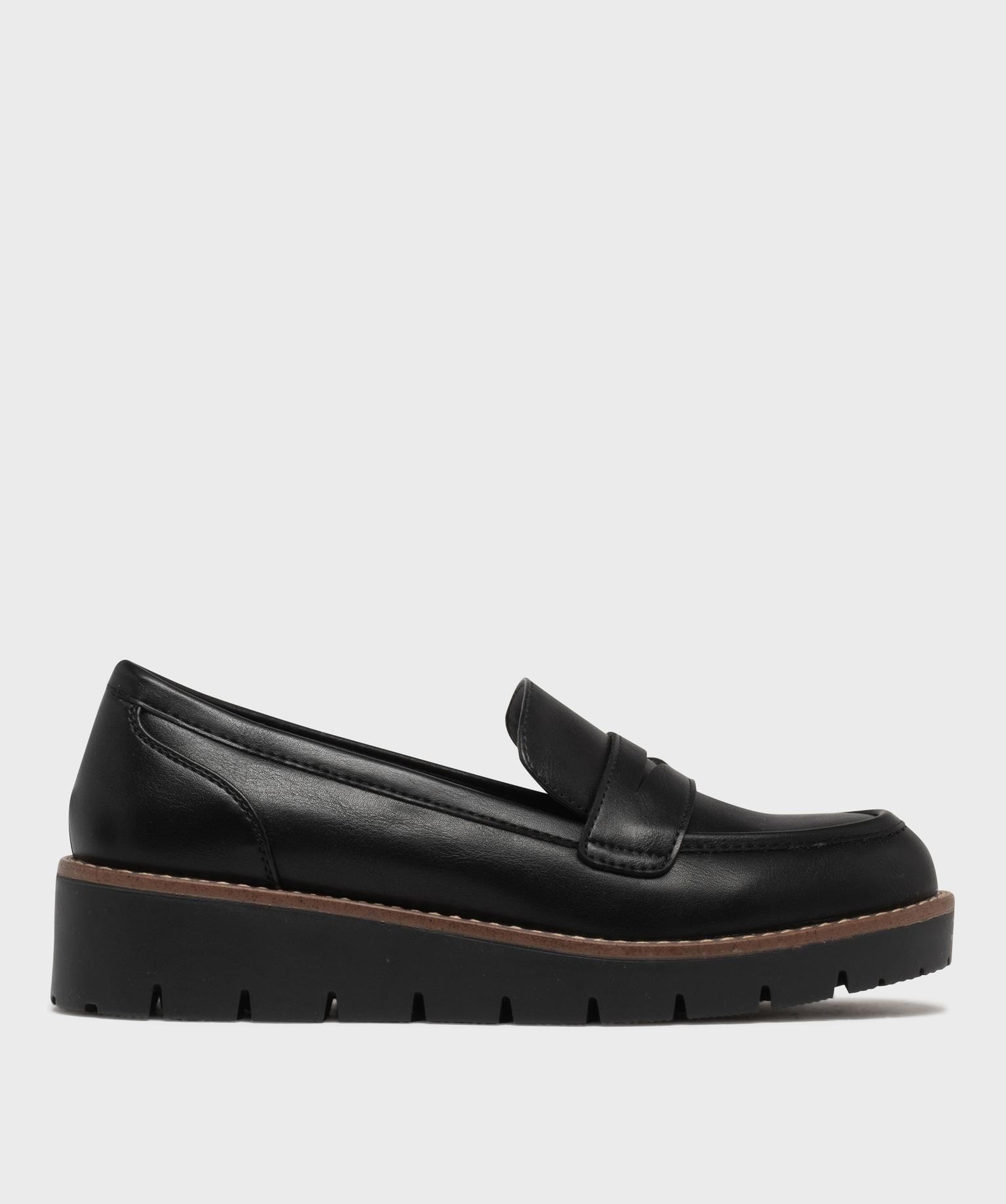 mocassins a epaisse semelle compensee et crantee et bout amande femme noir standard mocassins